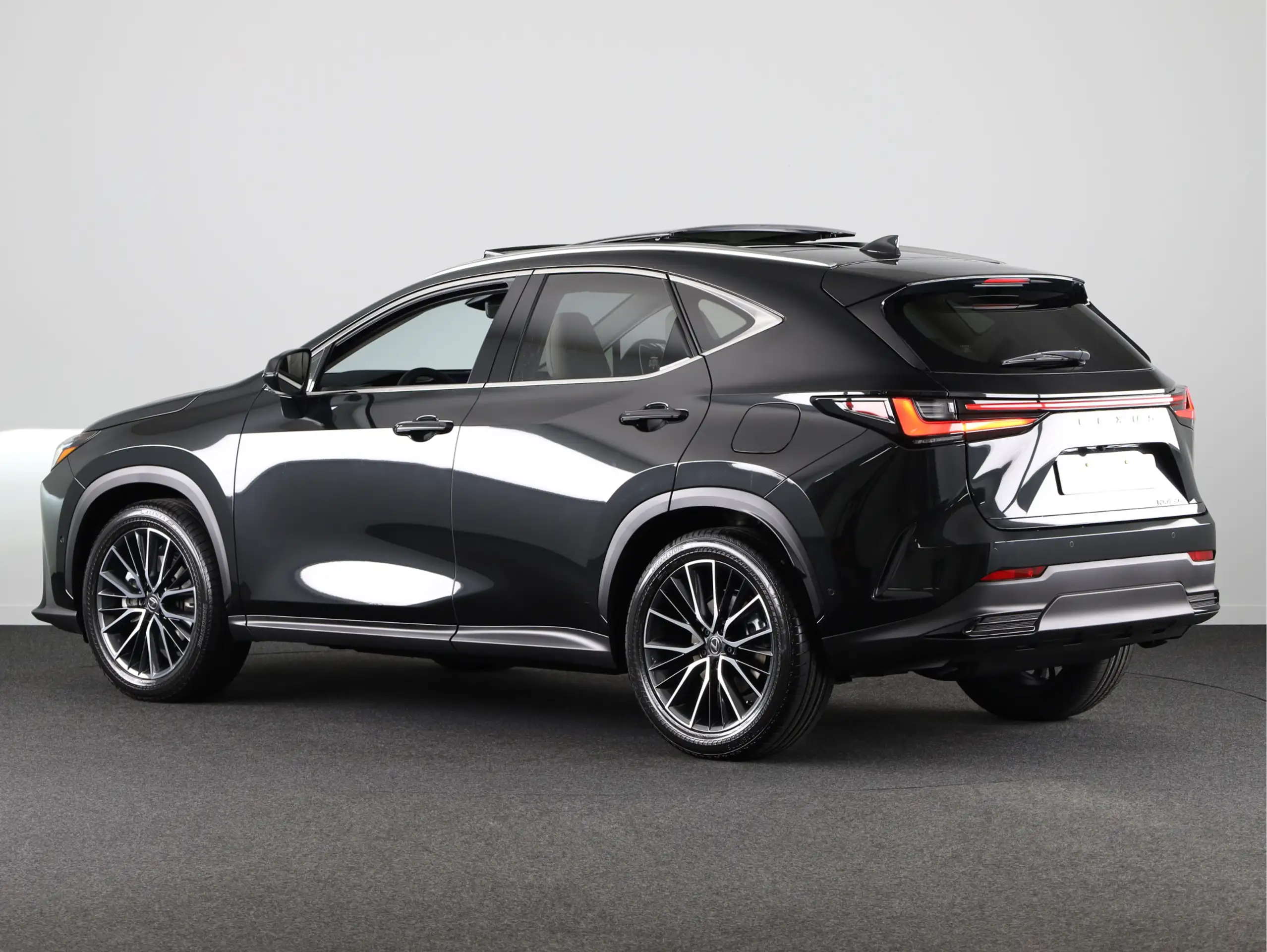 Lexus - NX 450h+