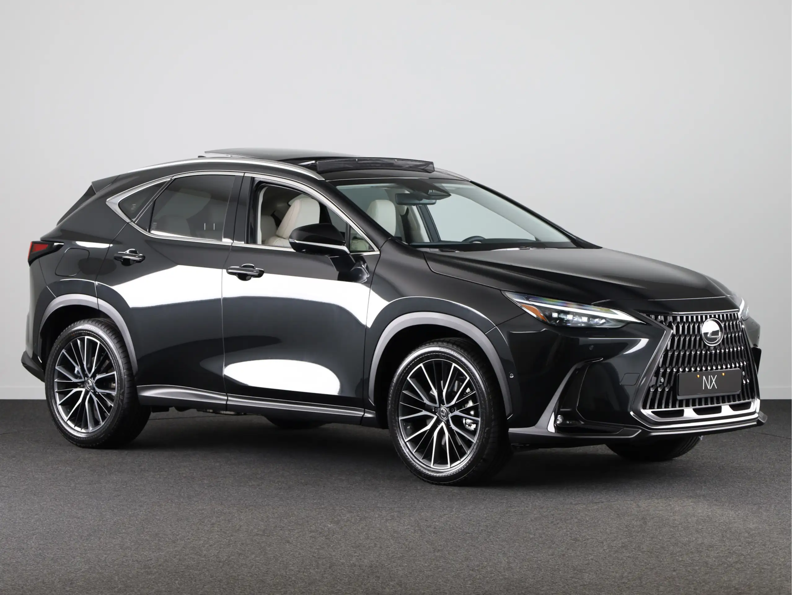 Lexus - NX 450h+