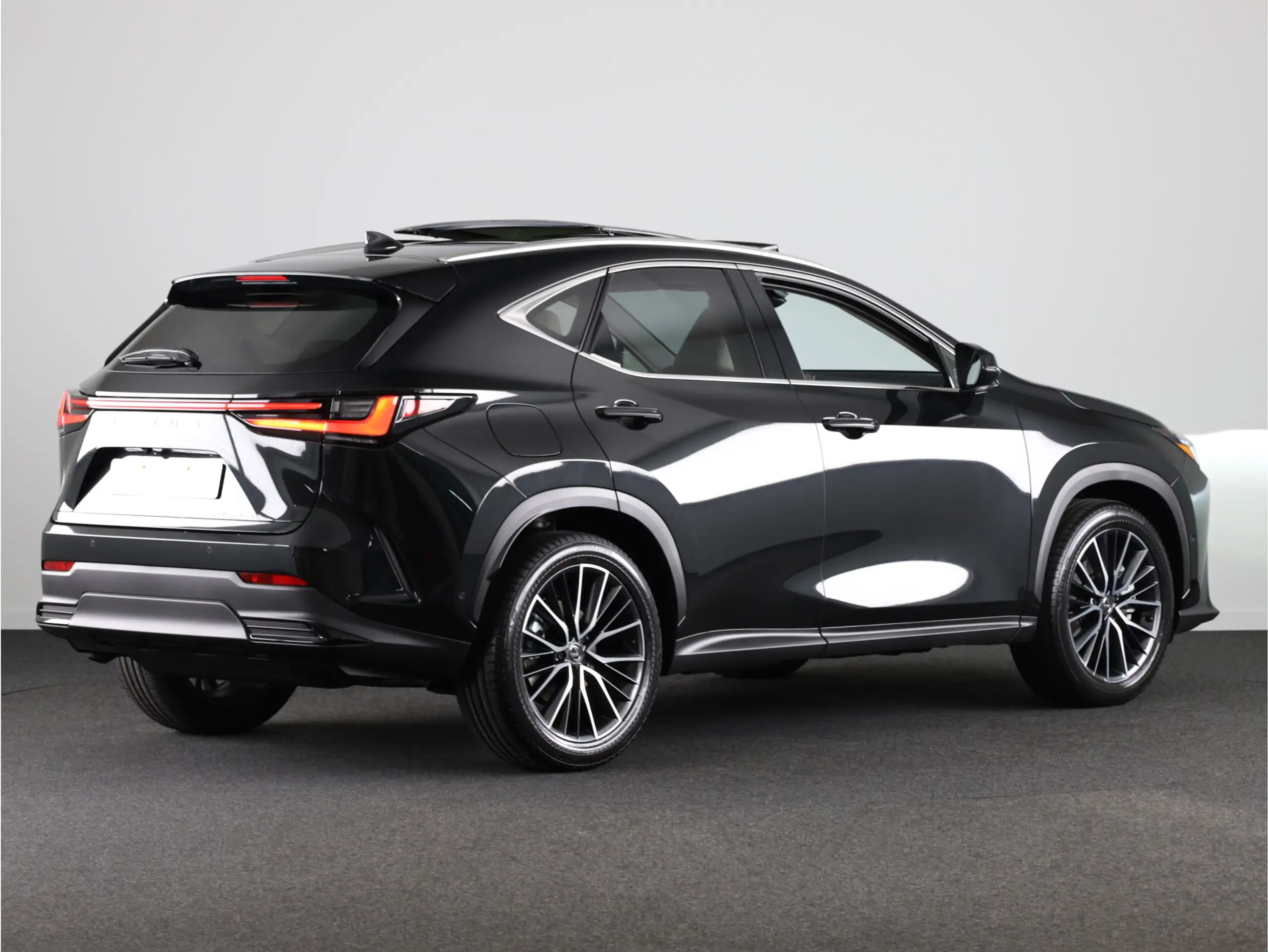 Lexus - NX 450h+