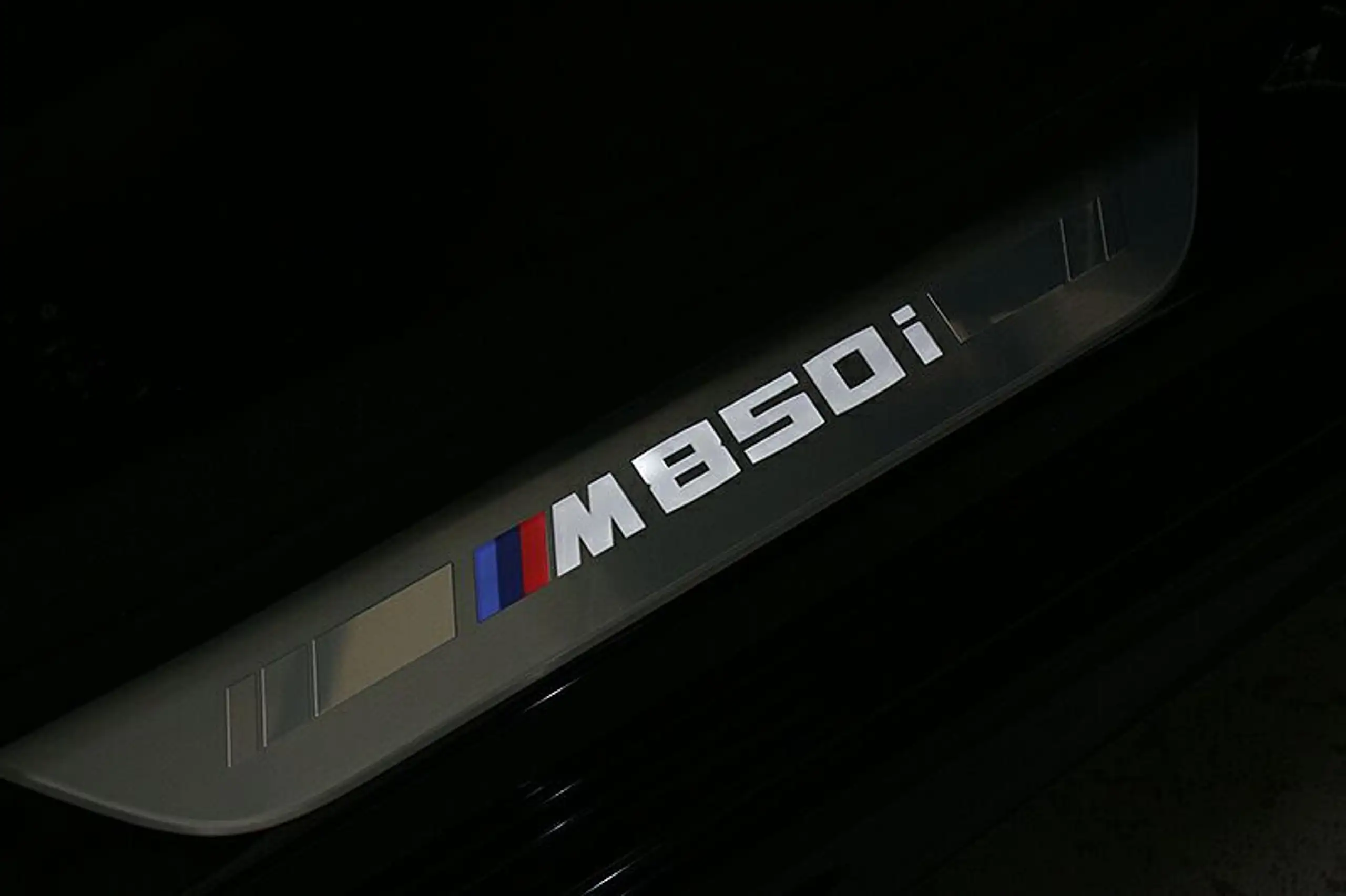 BMW - M850