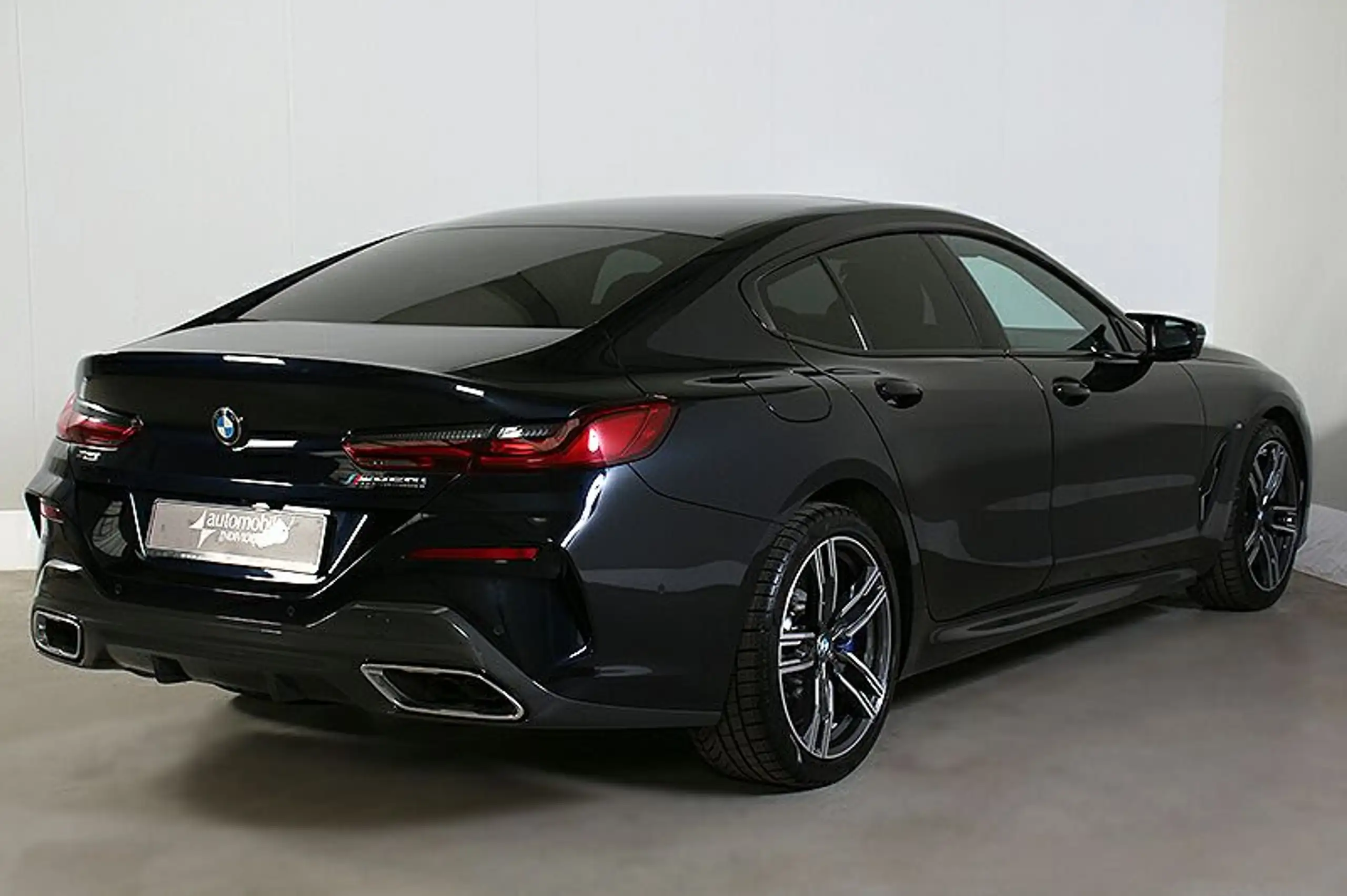 BMW - M850