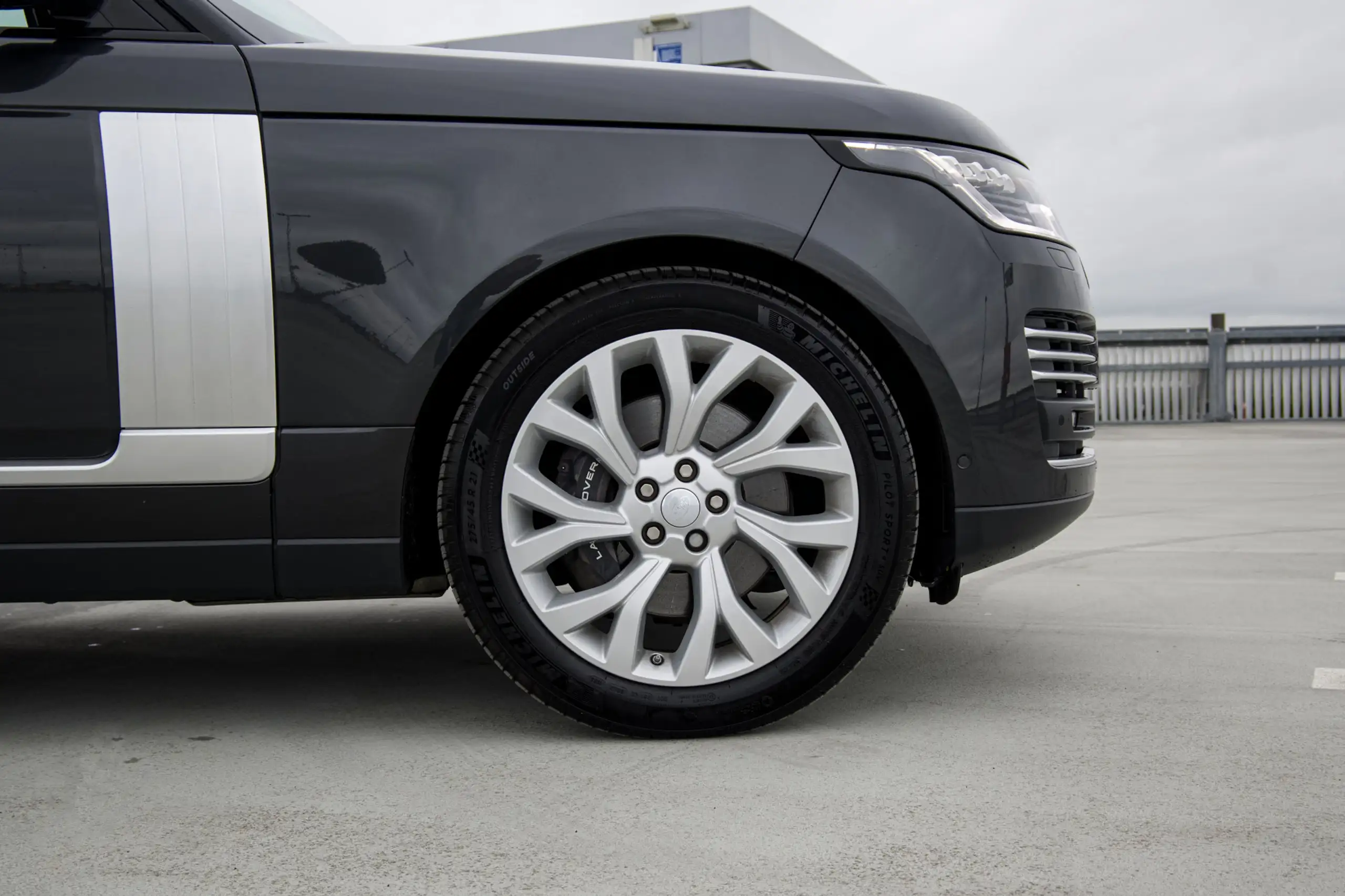 Land Rover - Range Rover