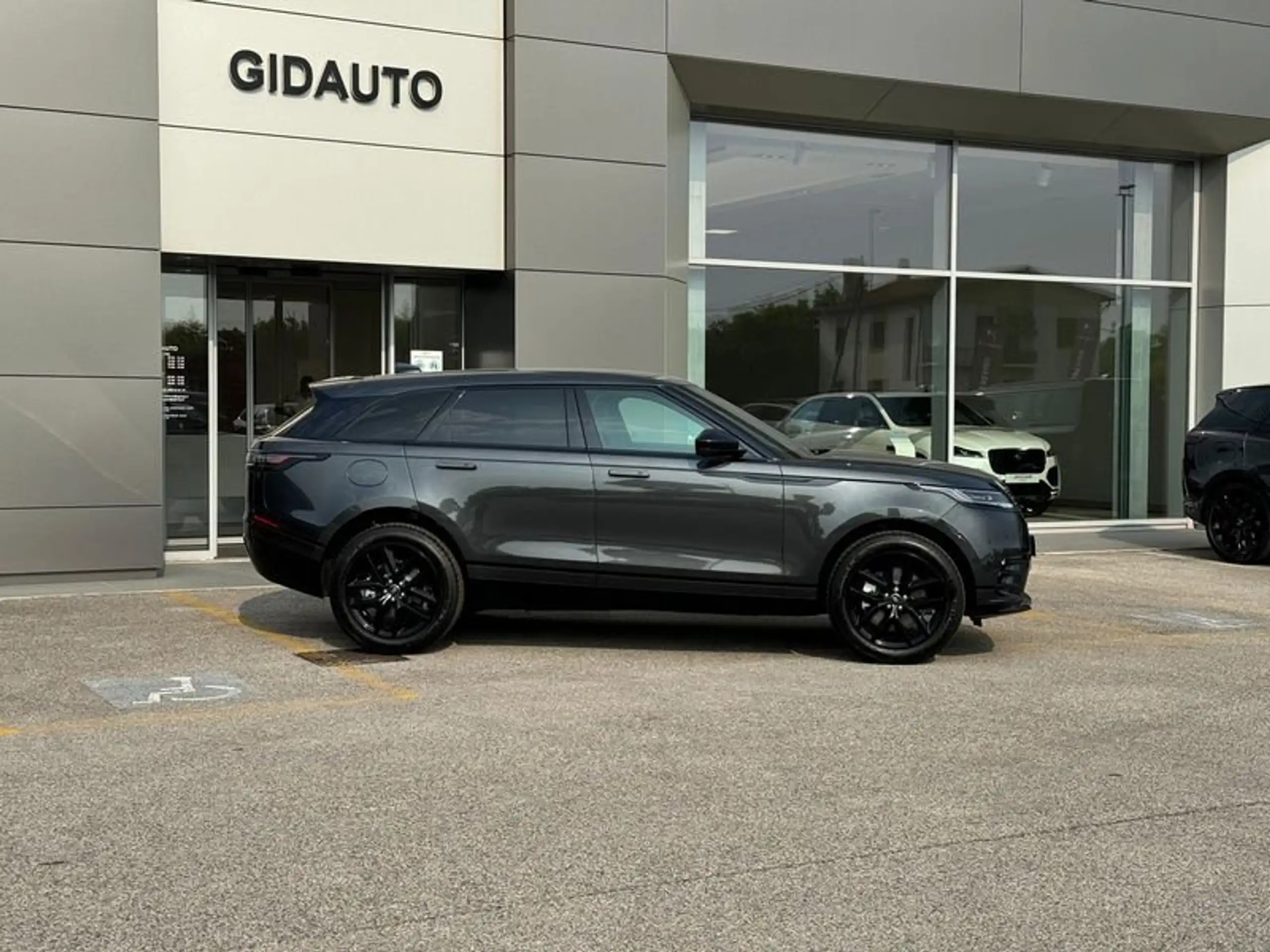 Land Rover - Range Rover Velar