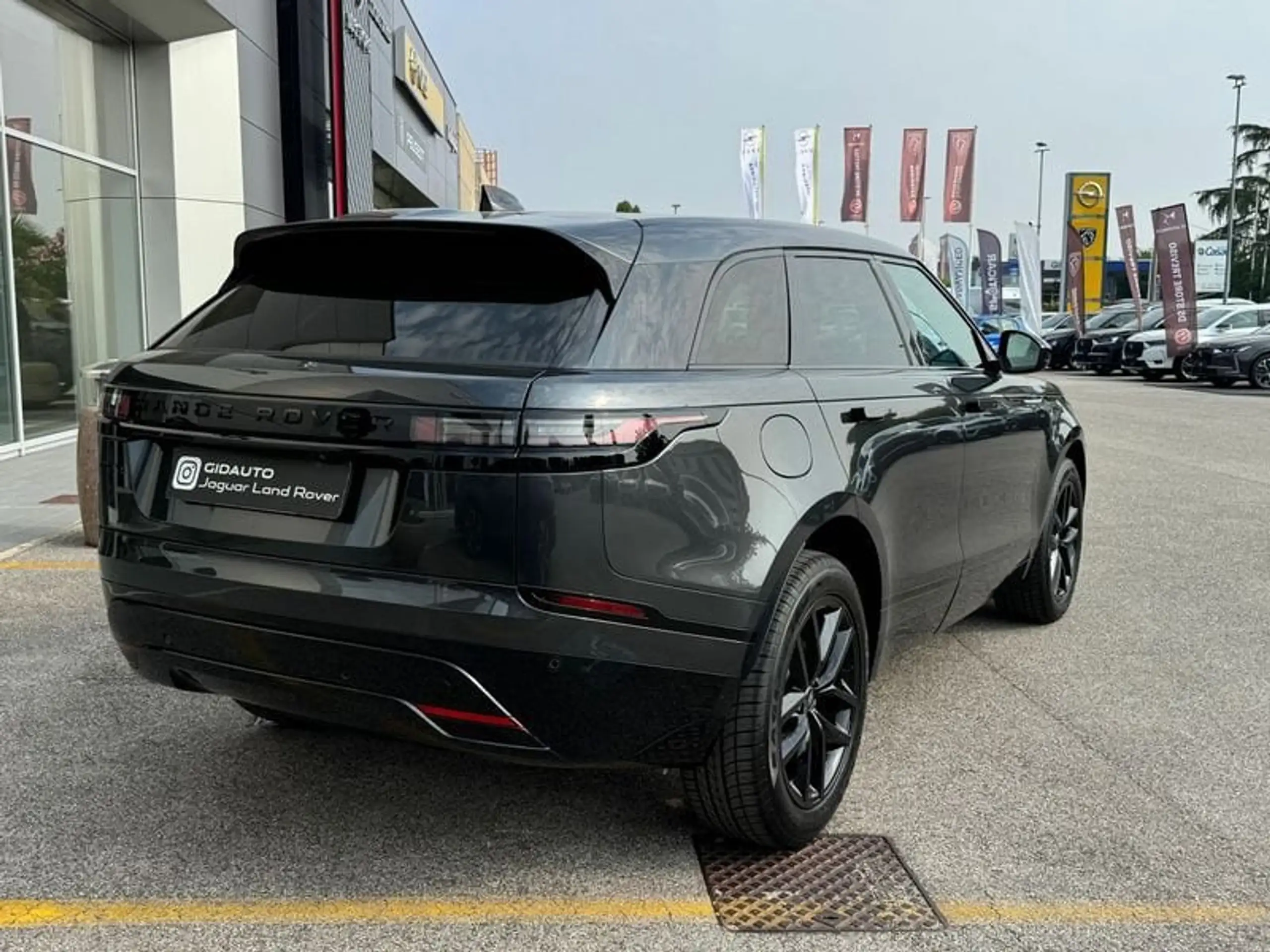 Land Rover - Range Rover Velar