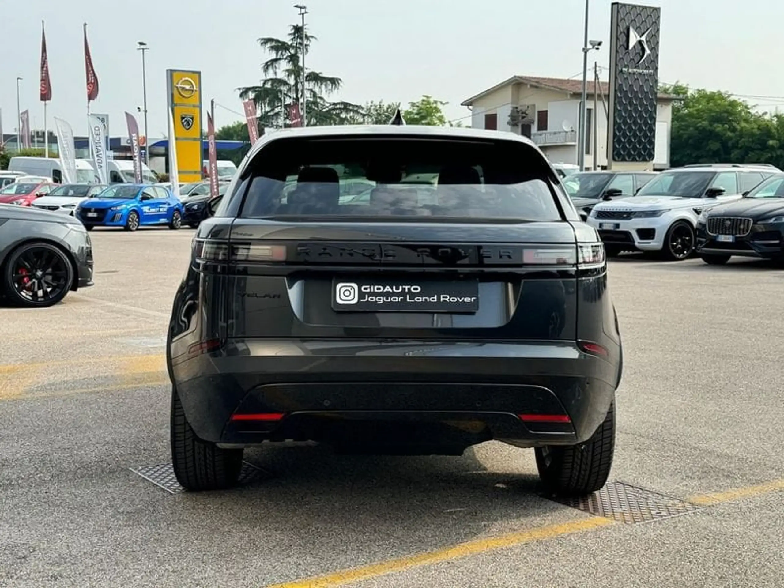 Land Rover - Range Rover Velar