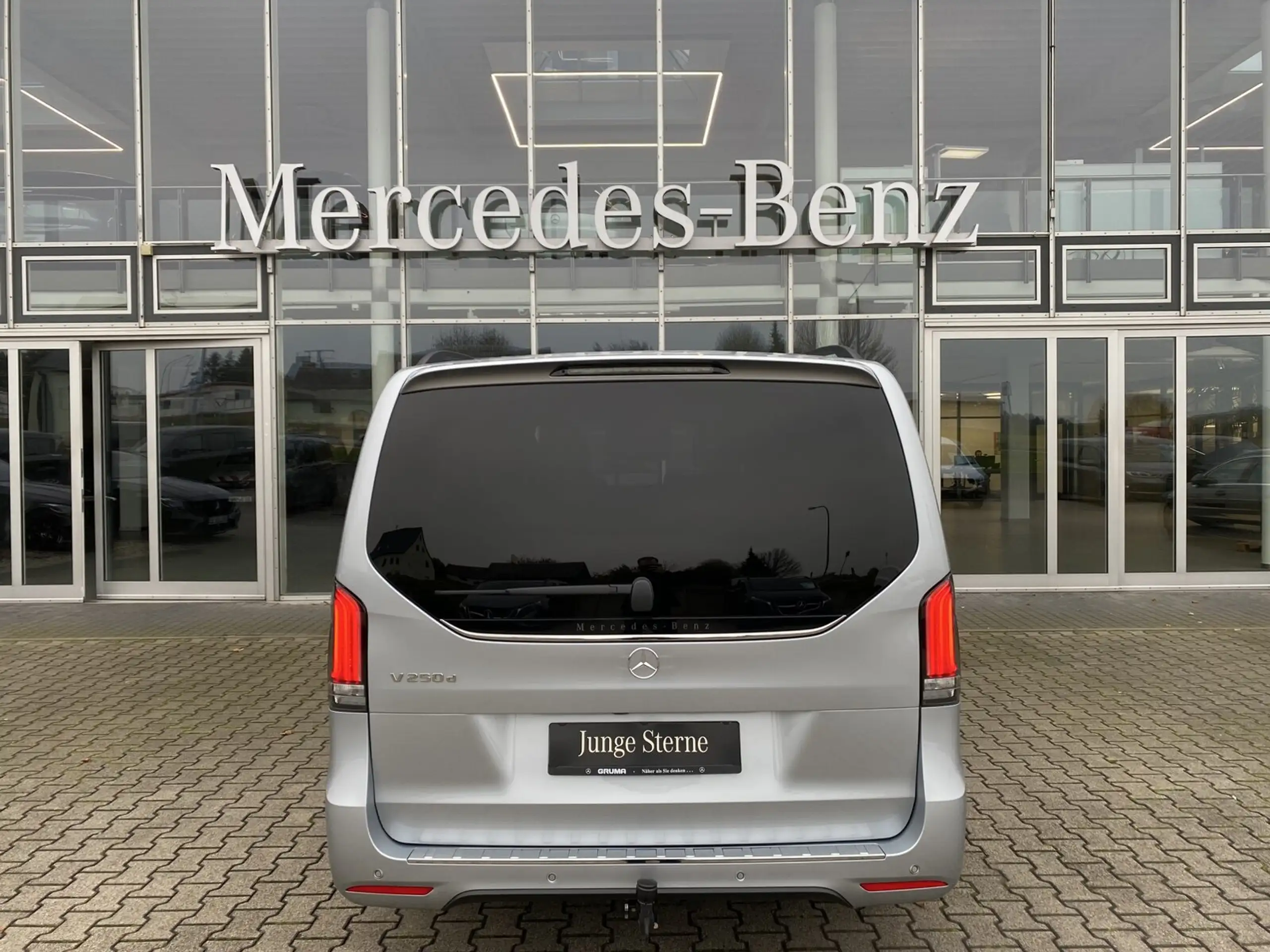 Mercedes-Benz - V 250