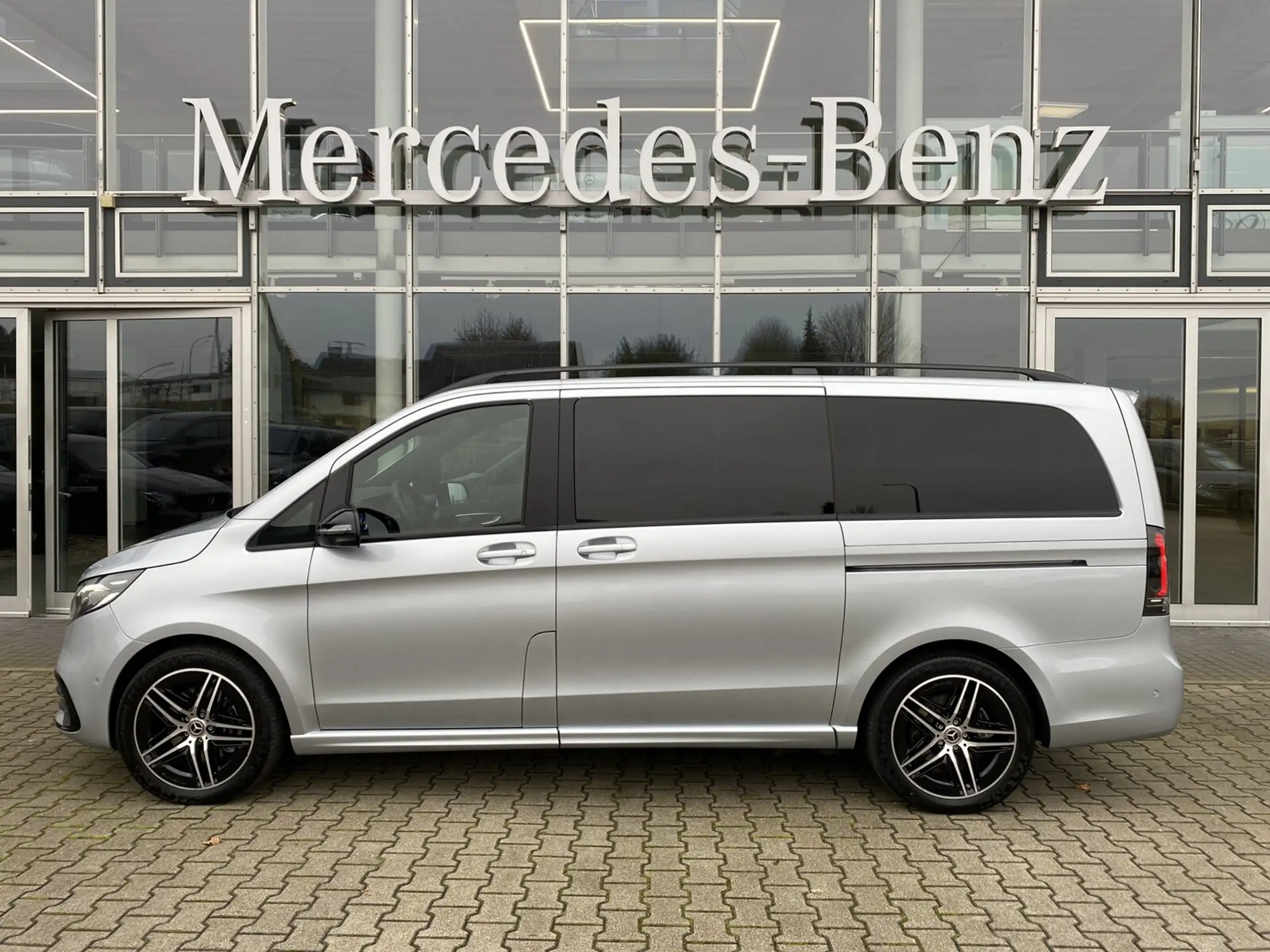 Mercedes-Benz - V 250