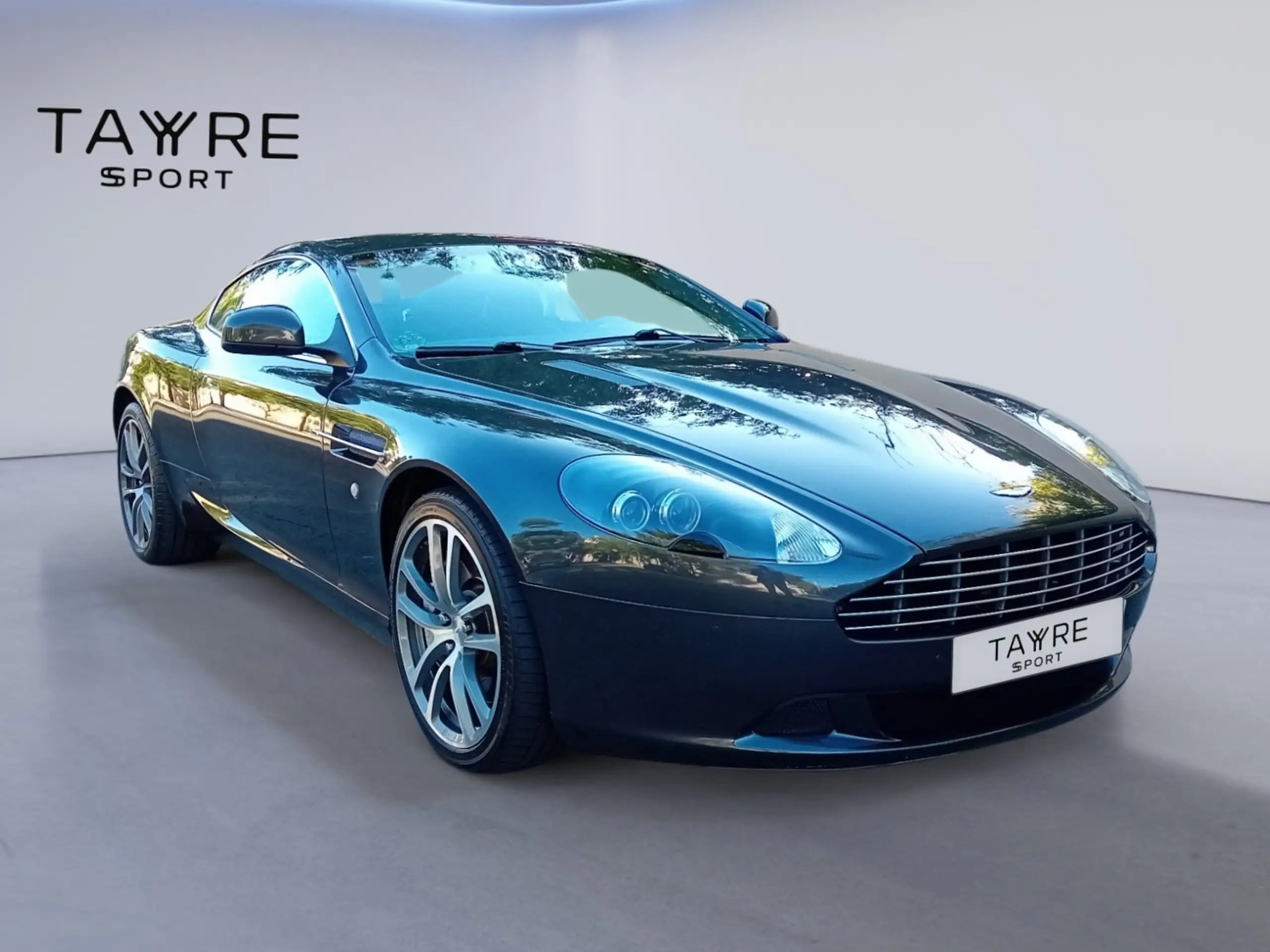 Aston Martin - DB9