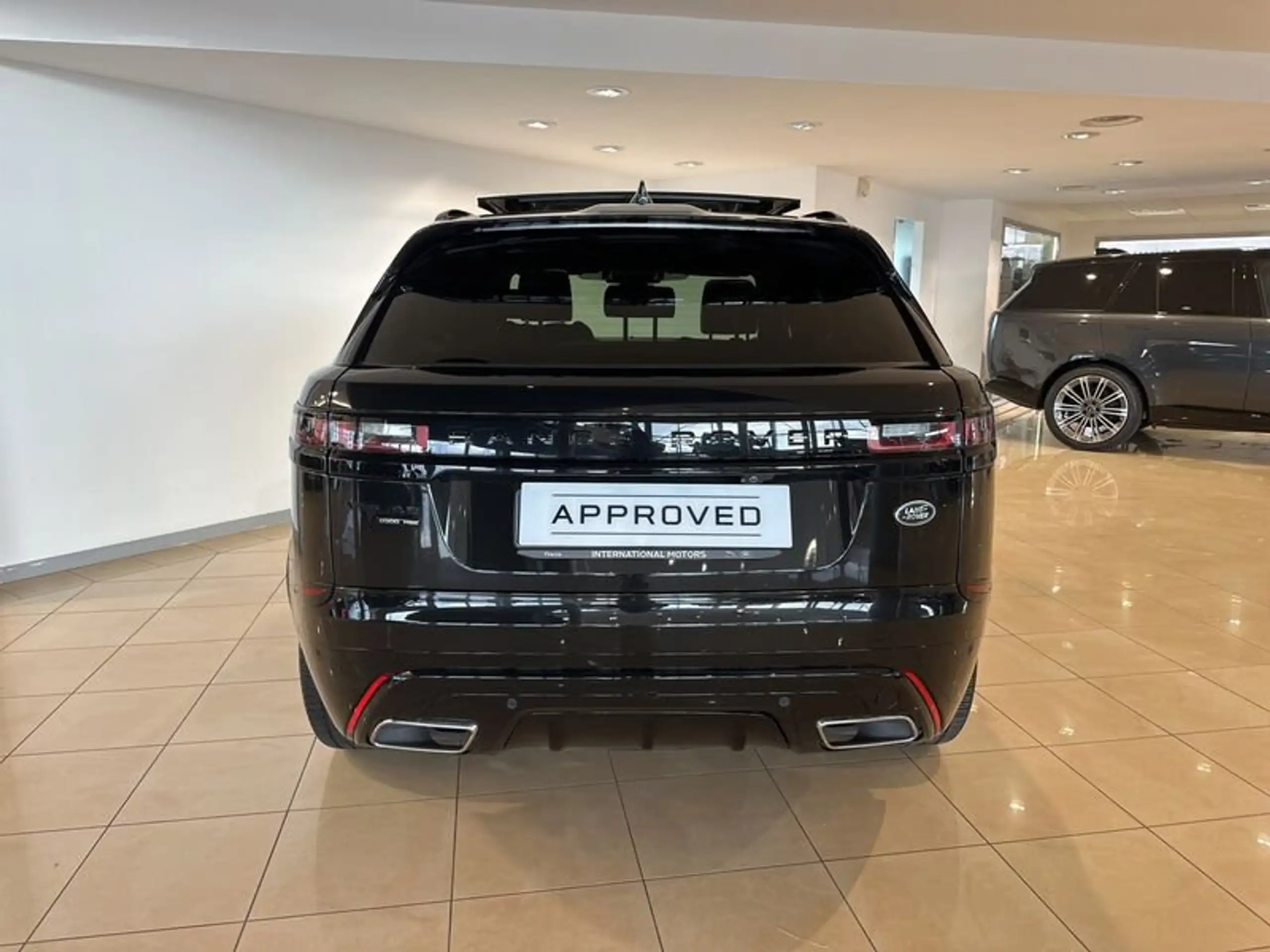 Land Rover - Range Rover Velar