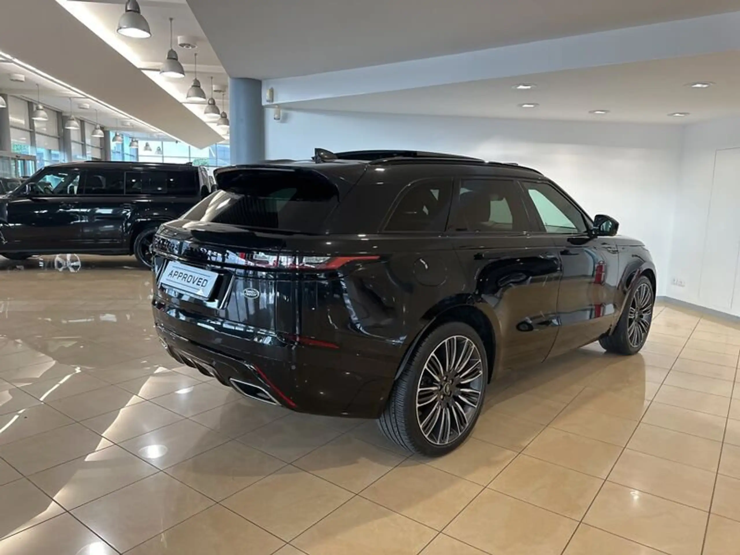 Land Rover - Range Rover Velar