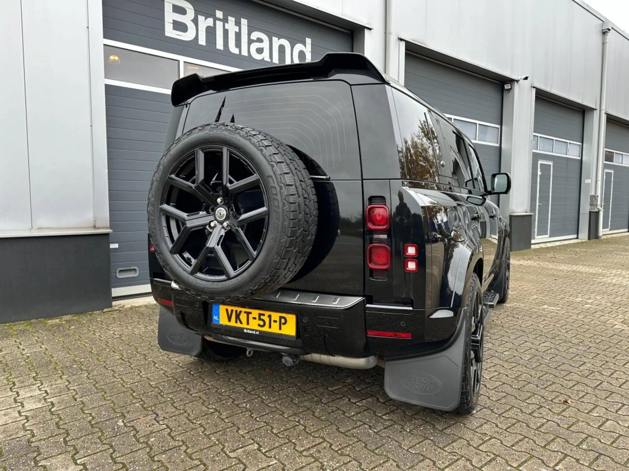 Land Rover - Defender