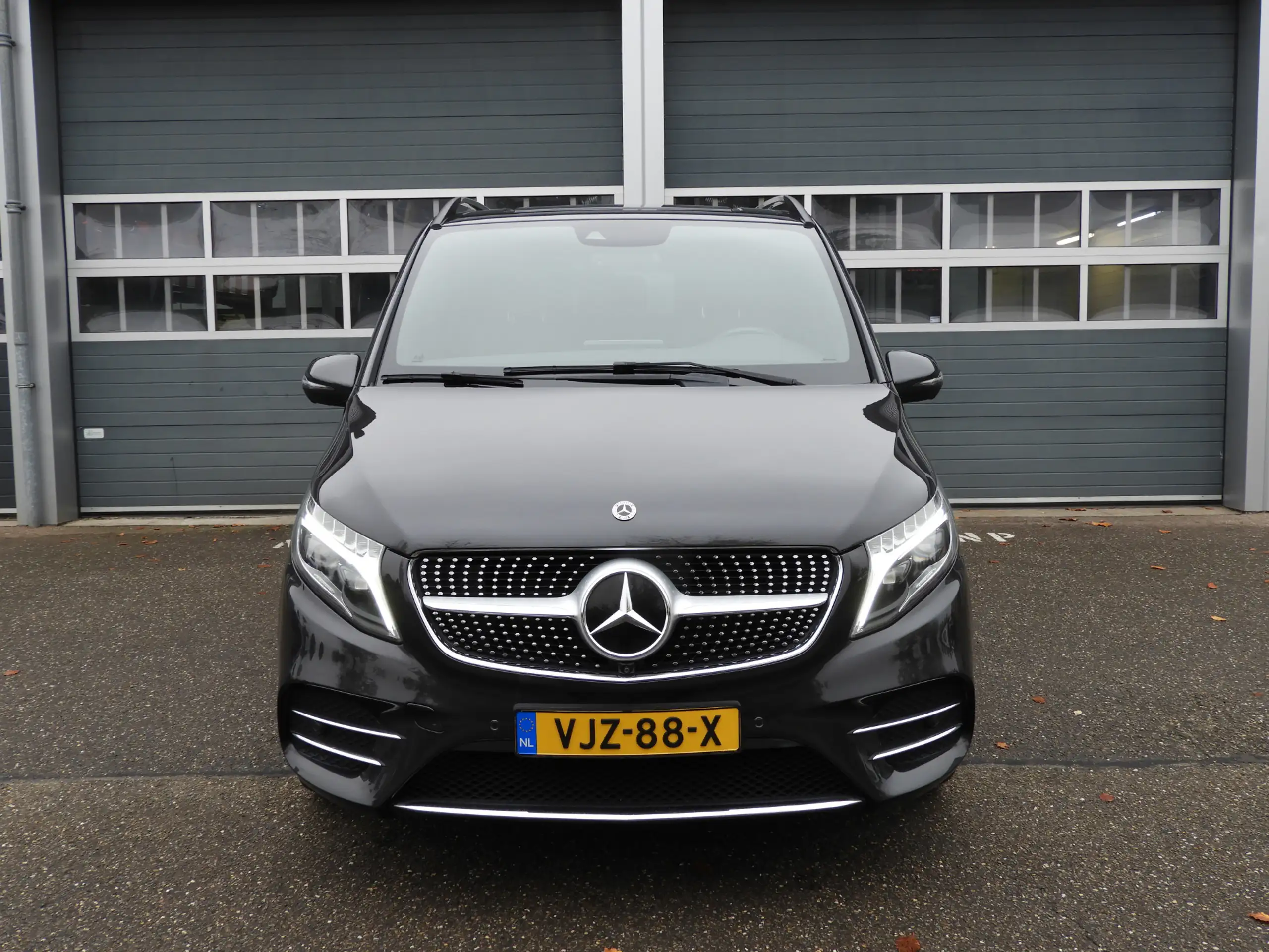 Mercedes-Benz - V 300