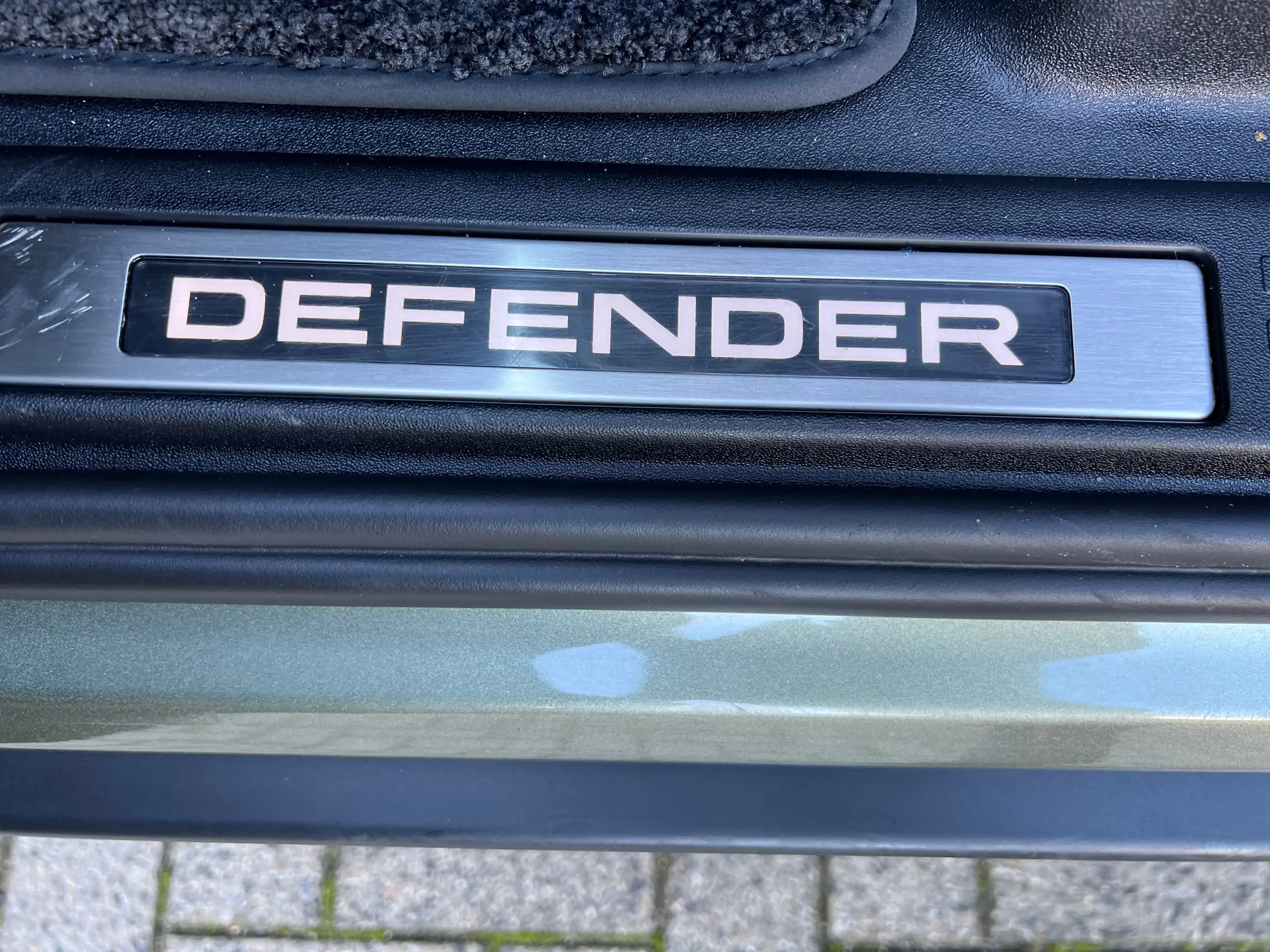 Land Rover - Defender