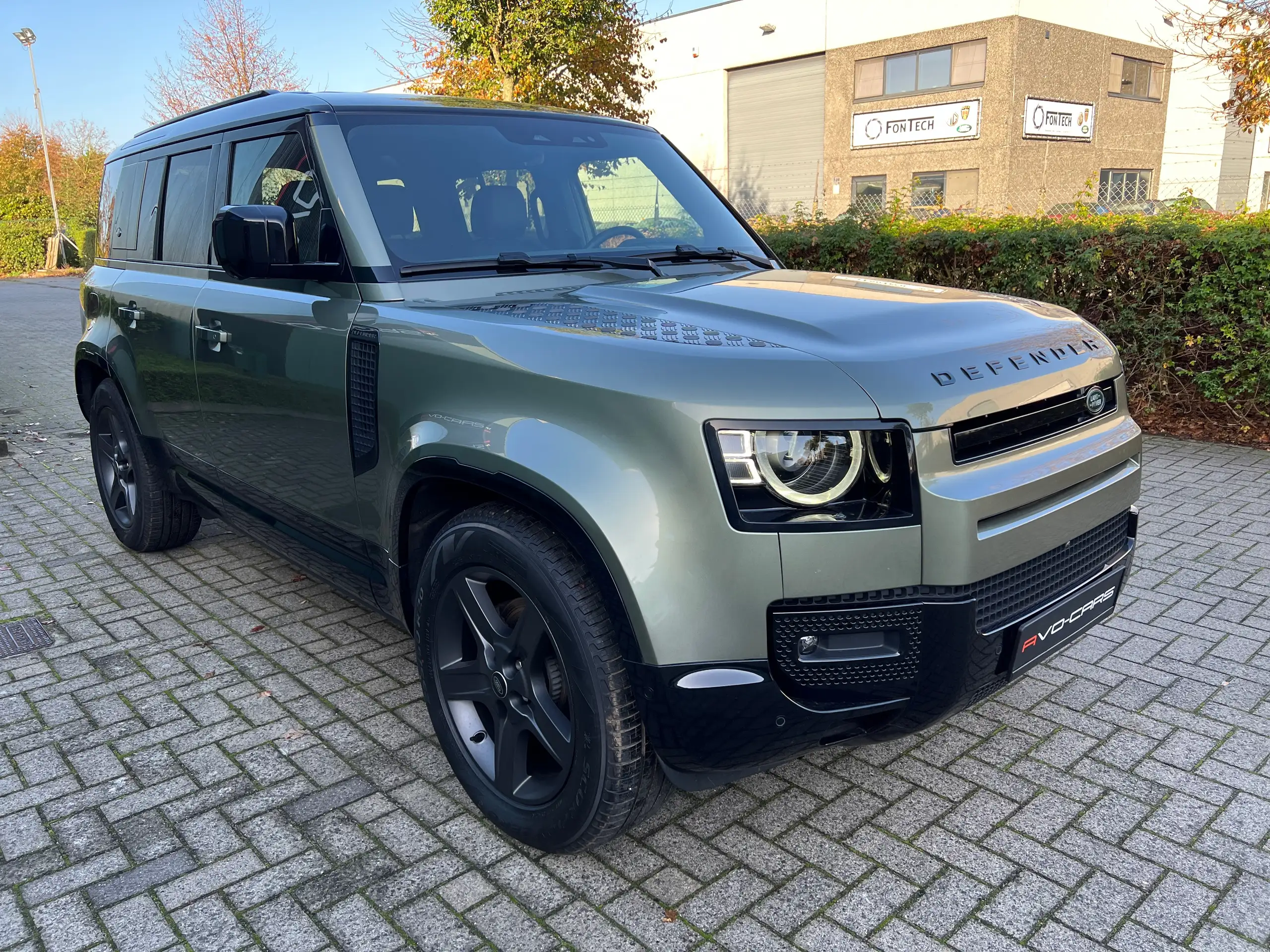 Land Rover - Defender