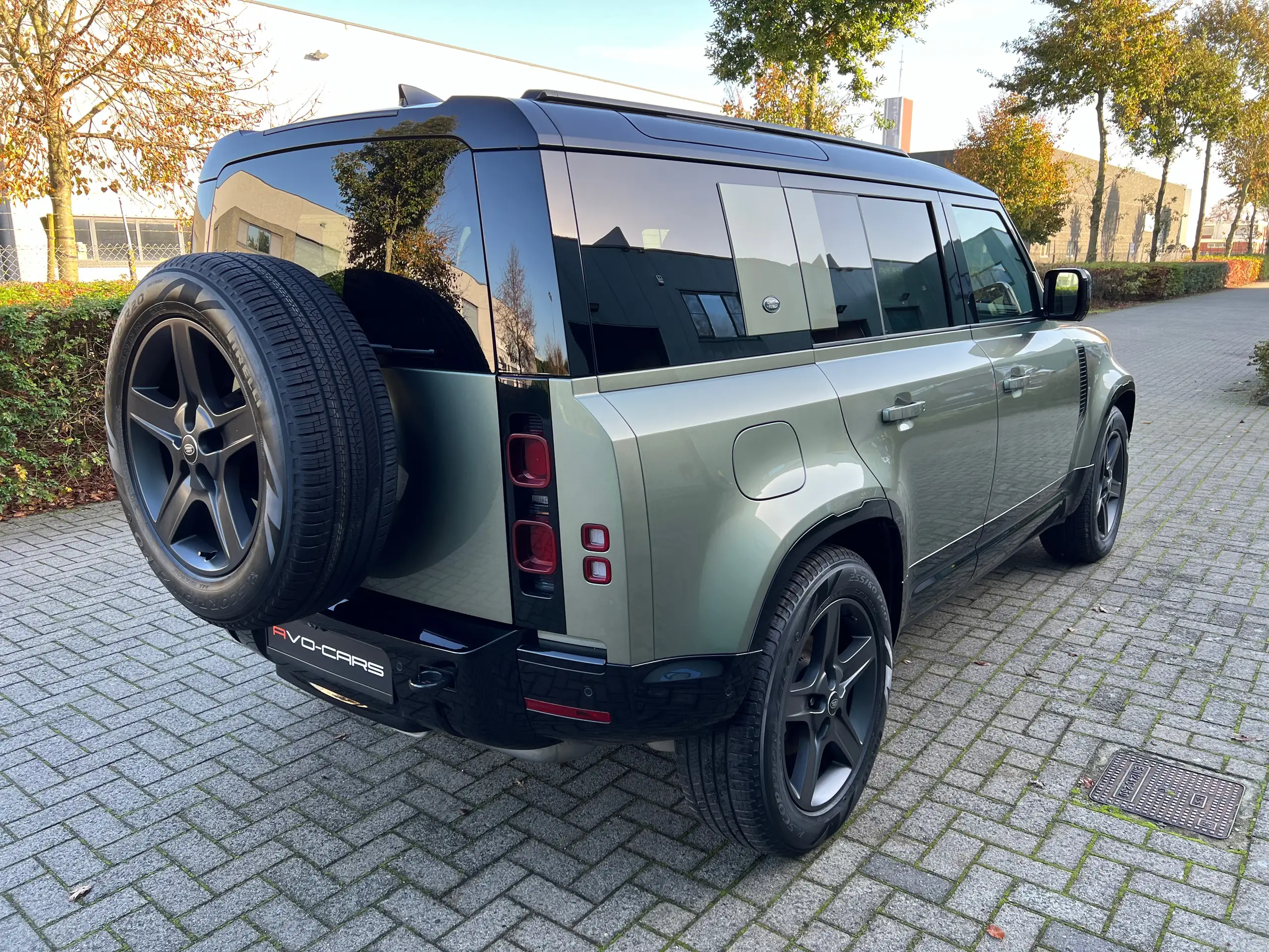 Land Rover - Defender