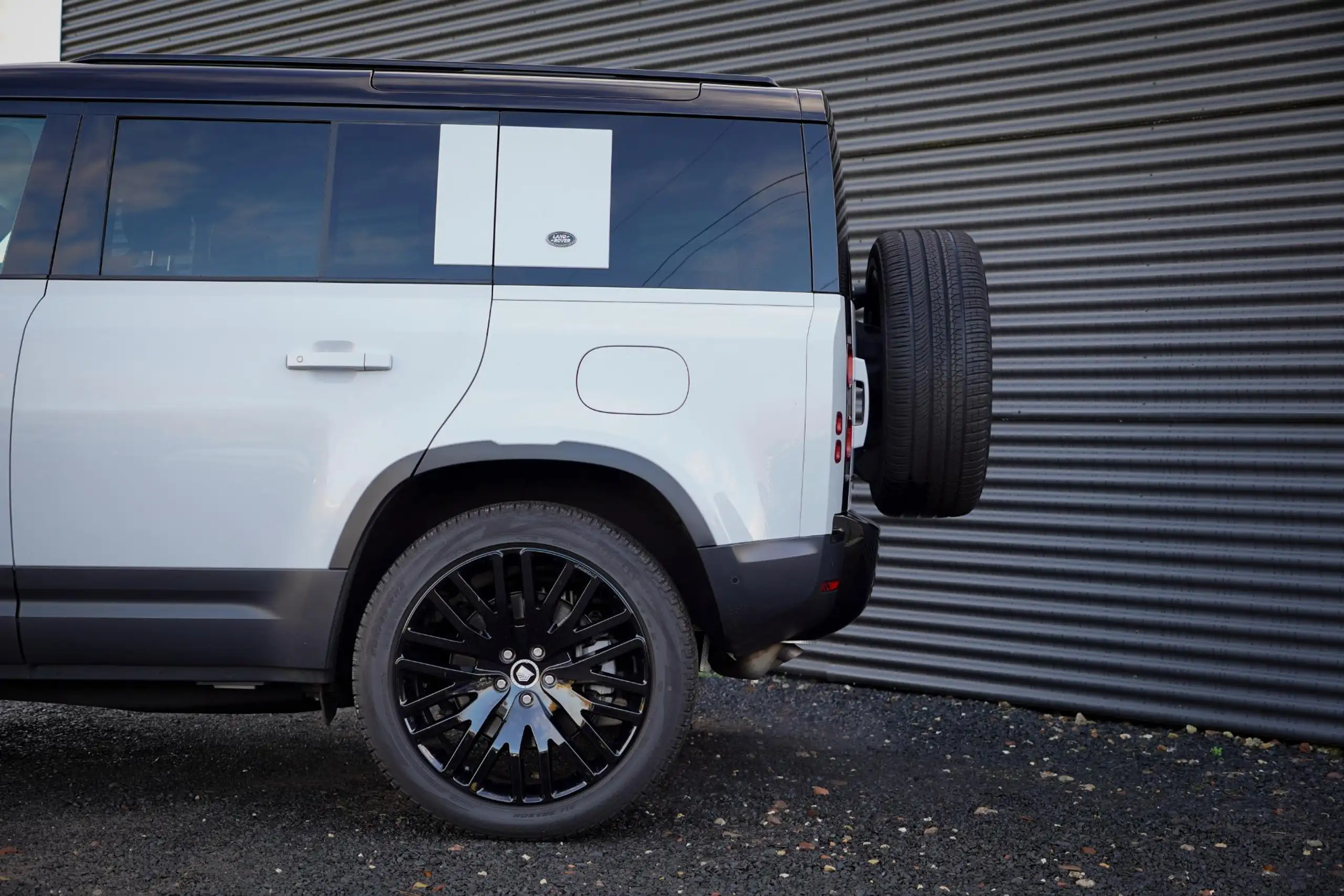 Land Rover - Defender