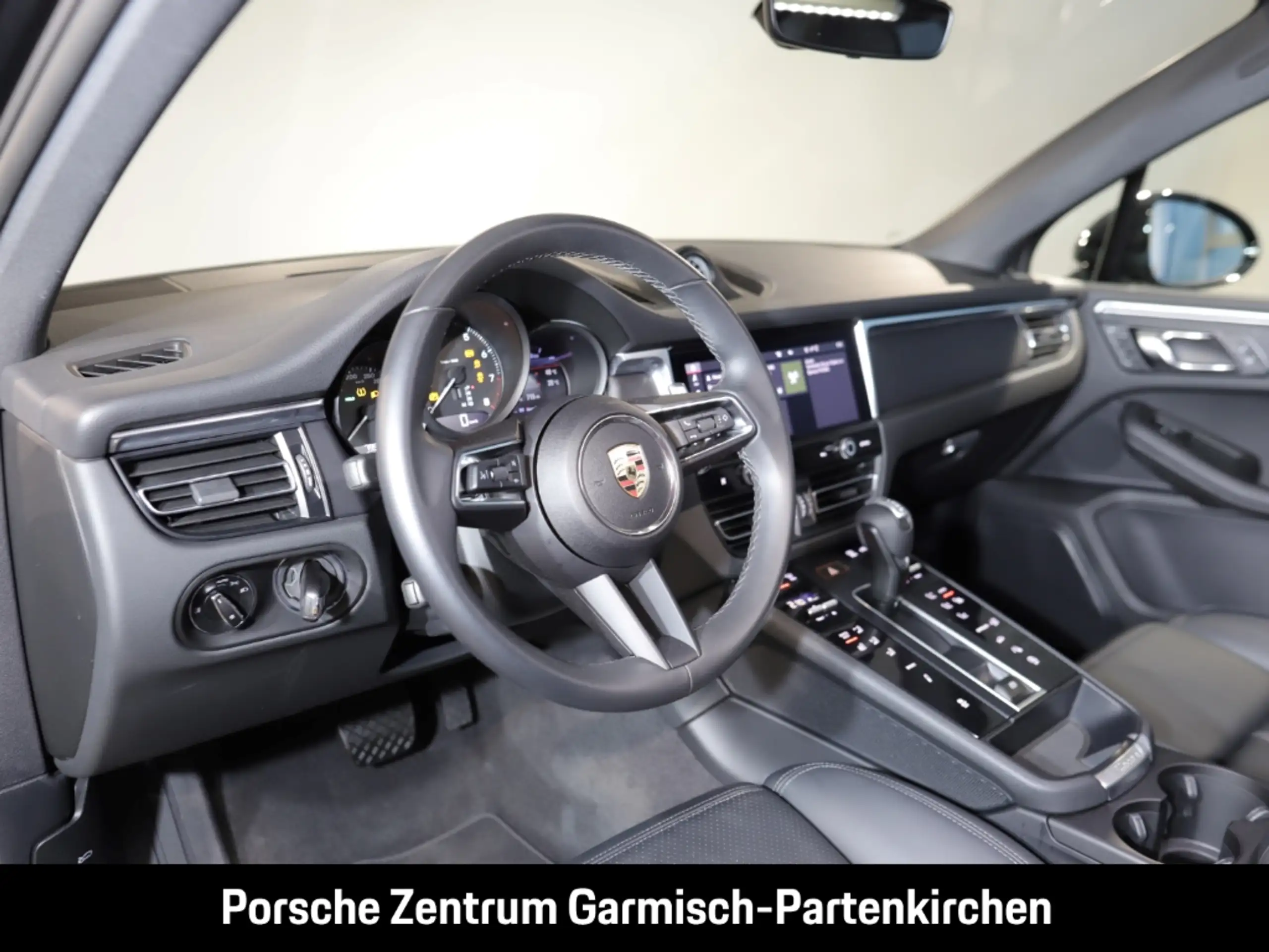 Porsche - Macan