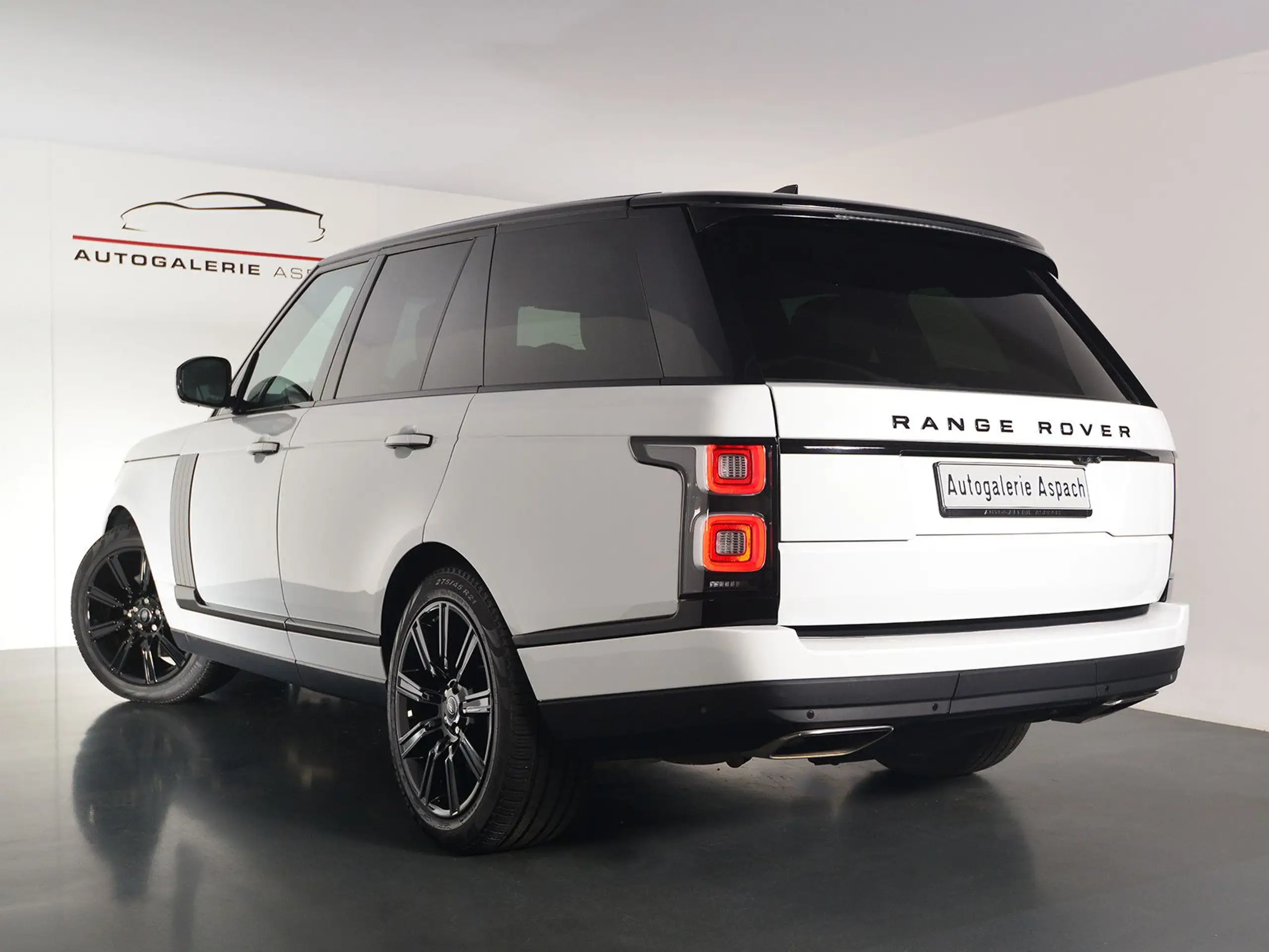 Land Rover - Range Rover