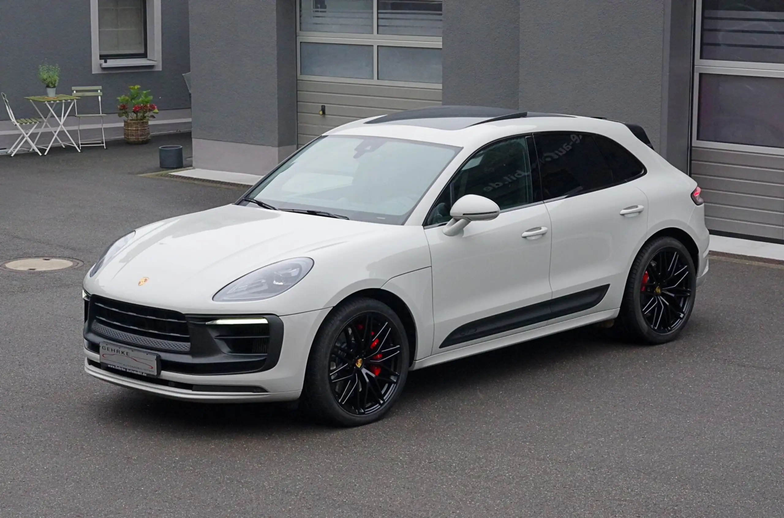 Porsche - Macan