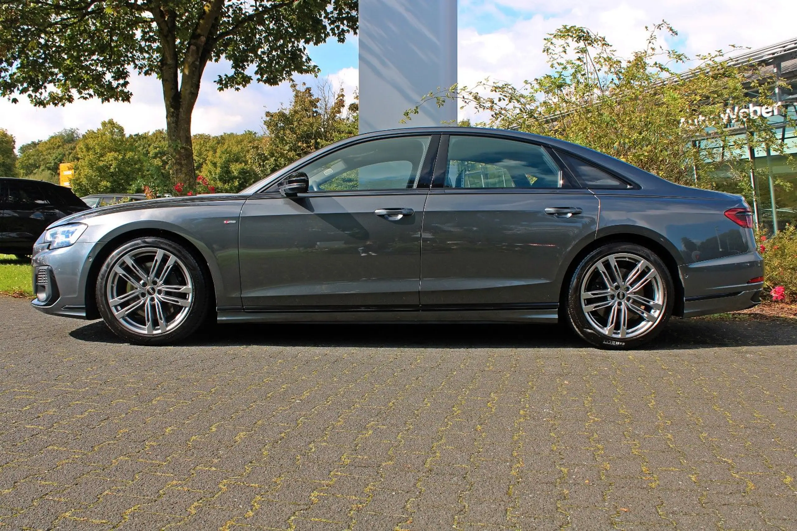 Audi - A8