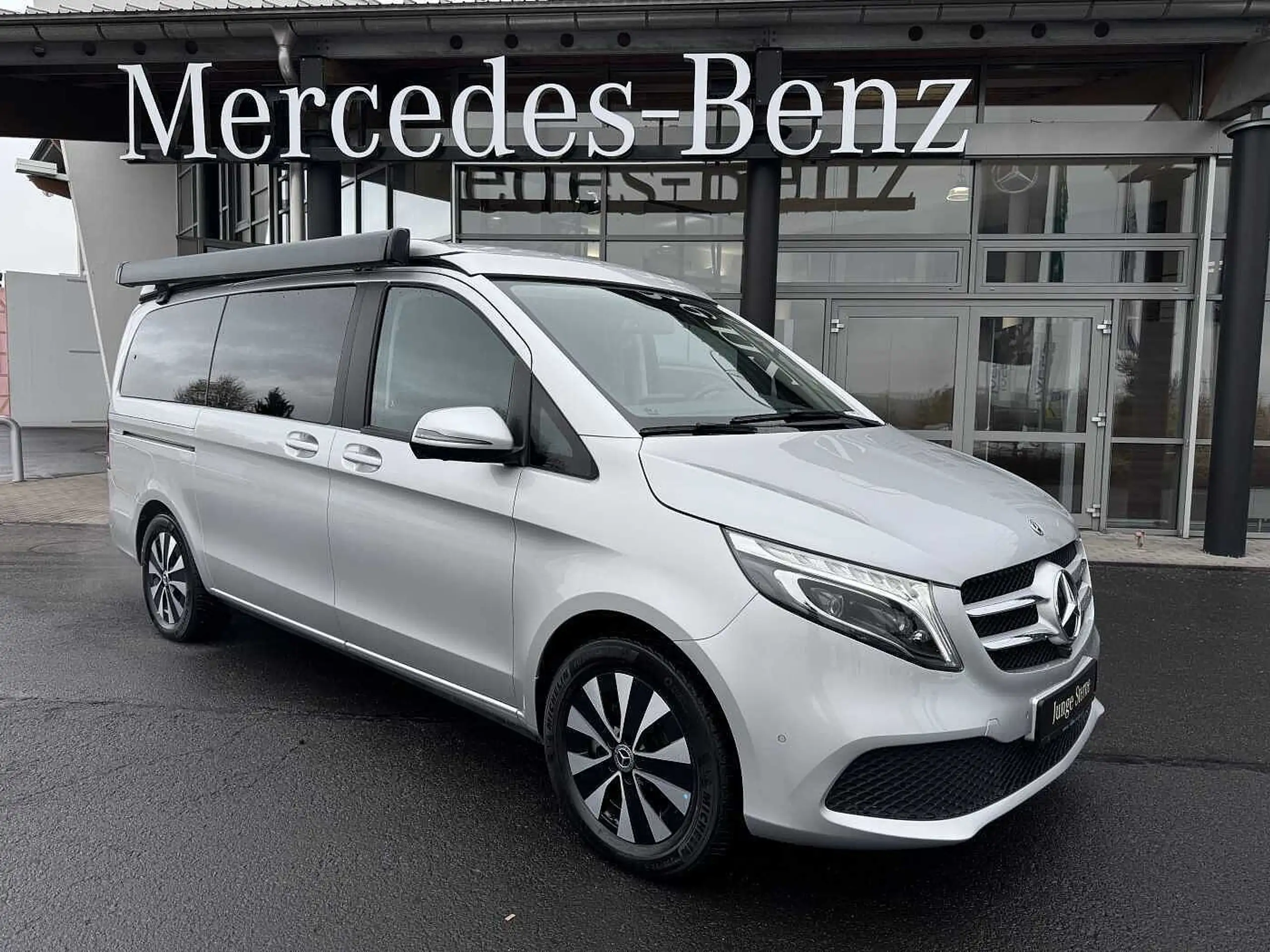 Mercedes-Benz V 300 2023