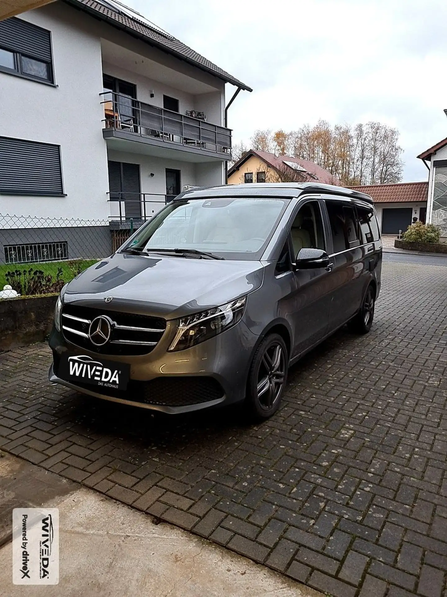 Mercedes-Benz - V 250