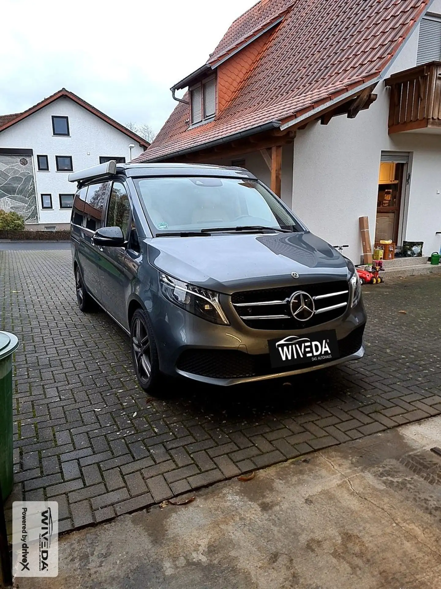 Mercedes-Benz - V 250