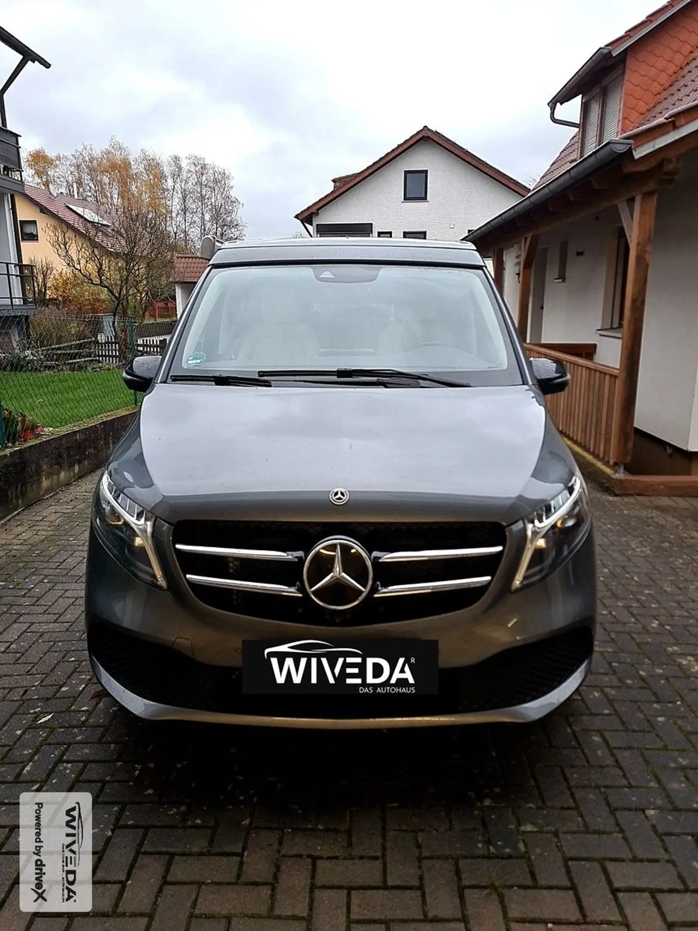 Mercedes-Benz - V 250