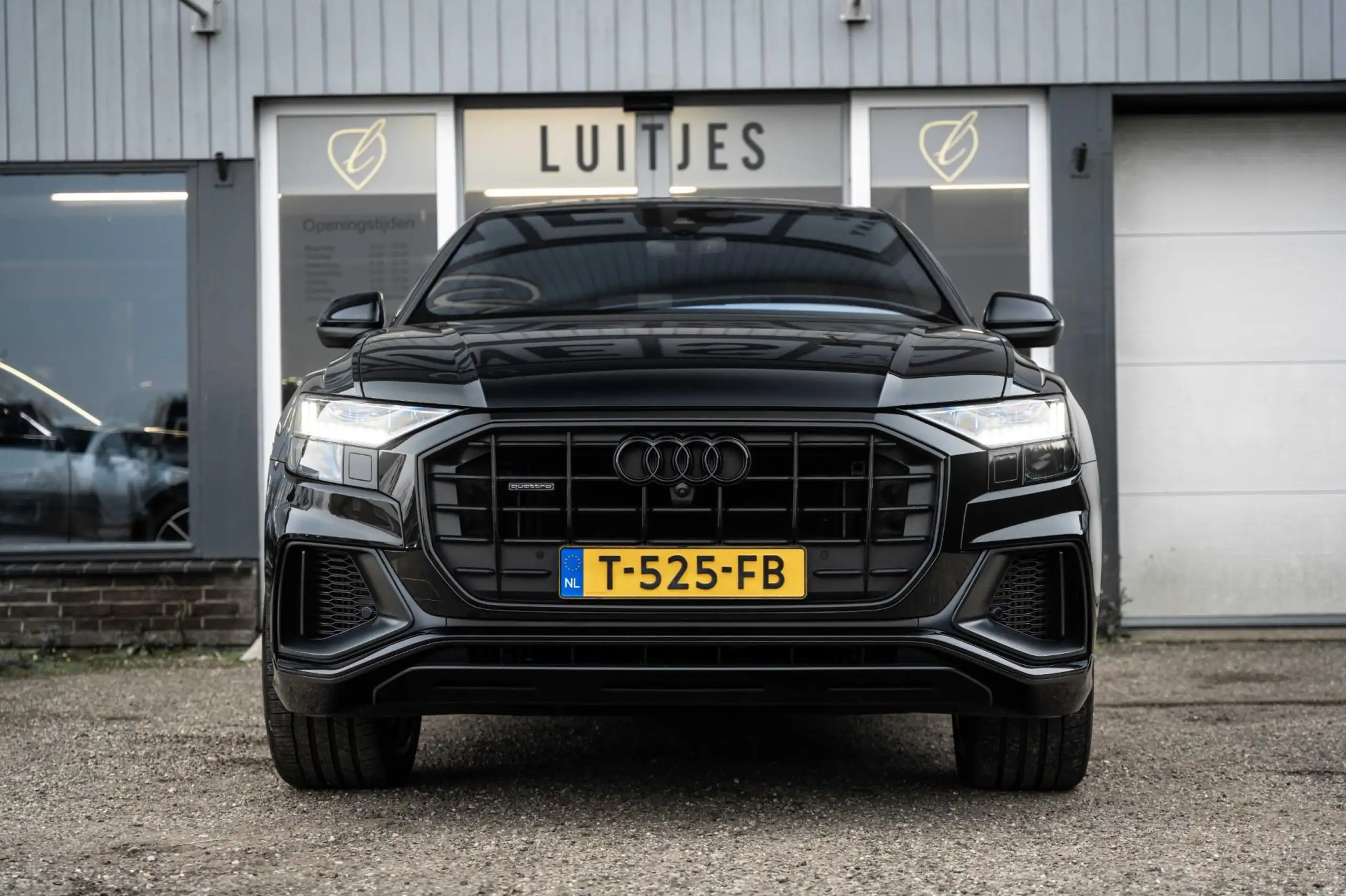 Audi - Q8