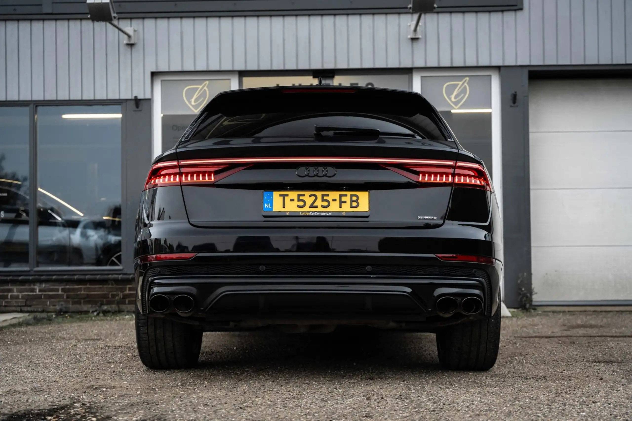 Audi - Q8