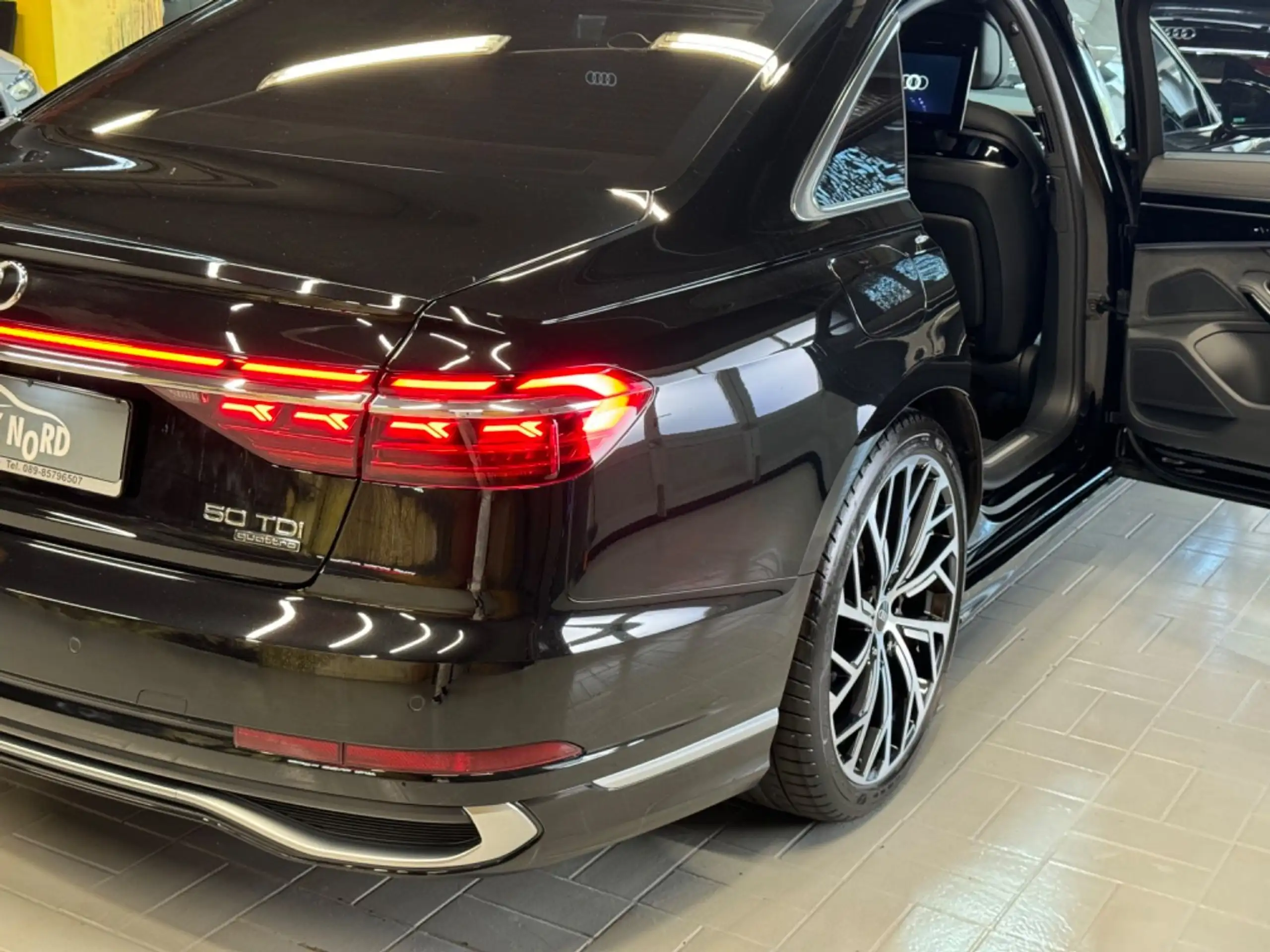 Audi - A8