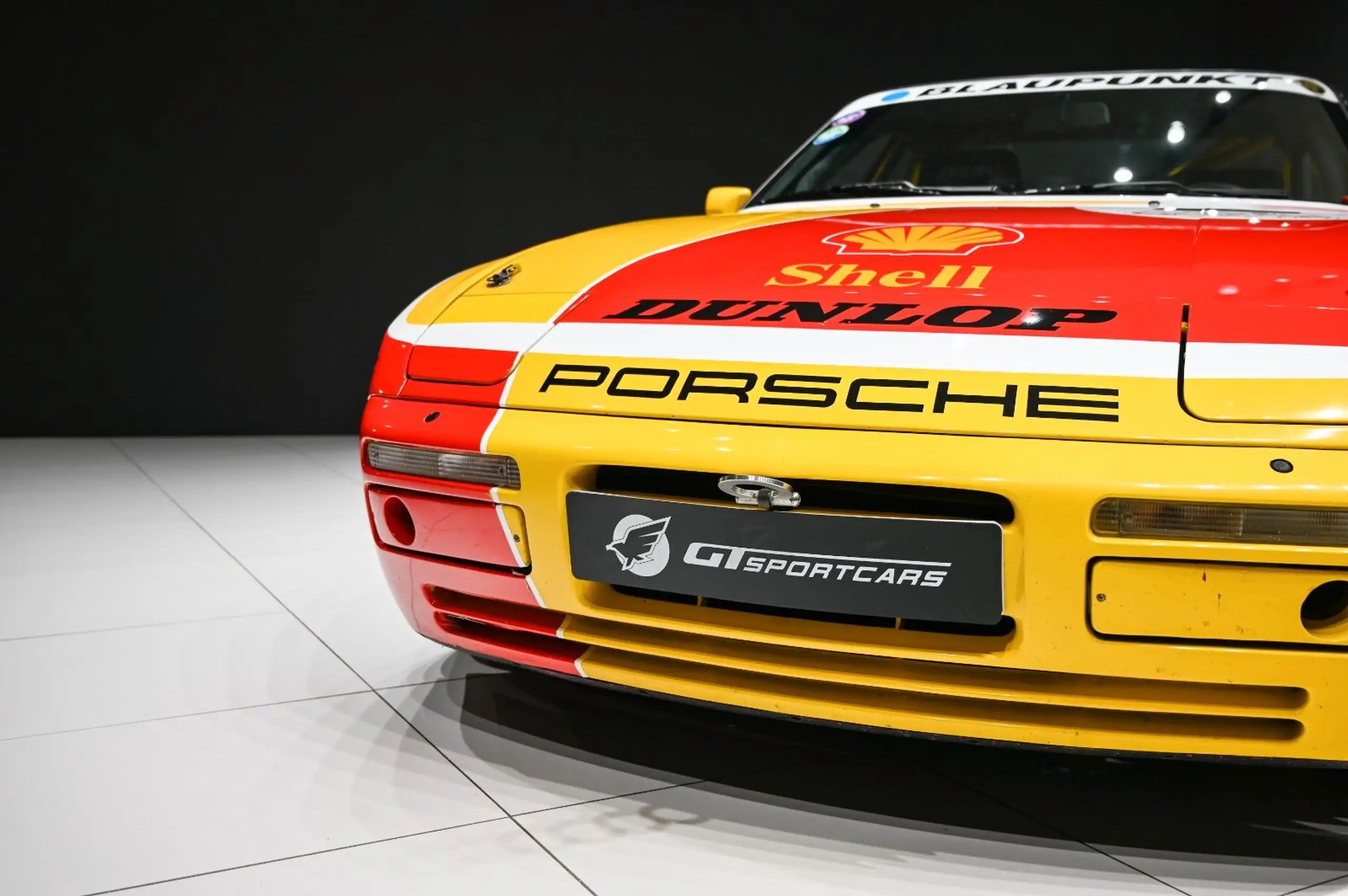 Porsche - 944