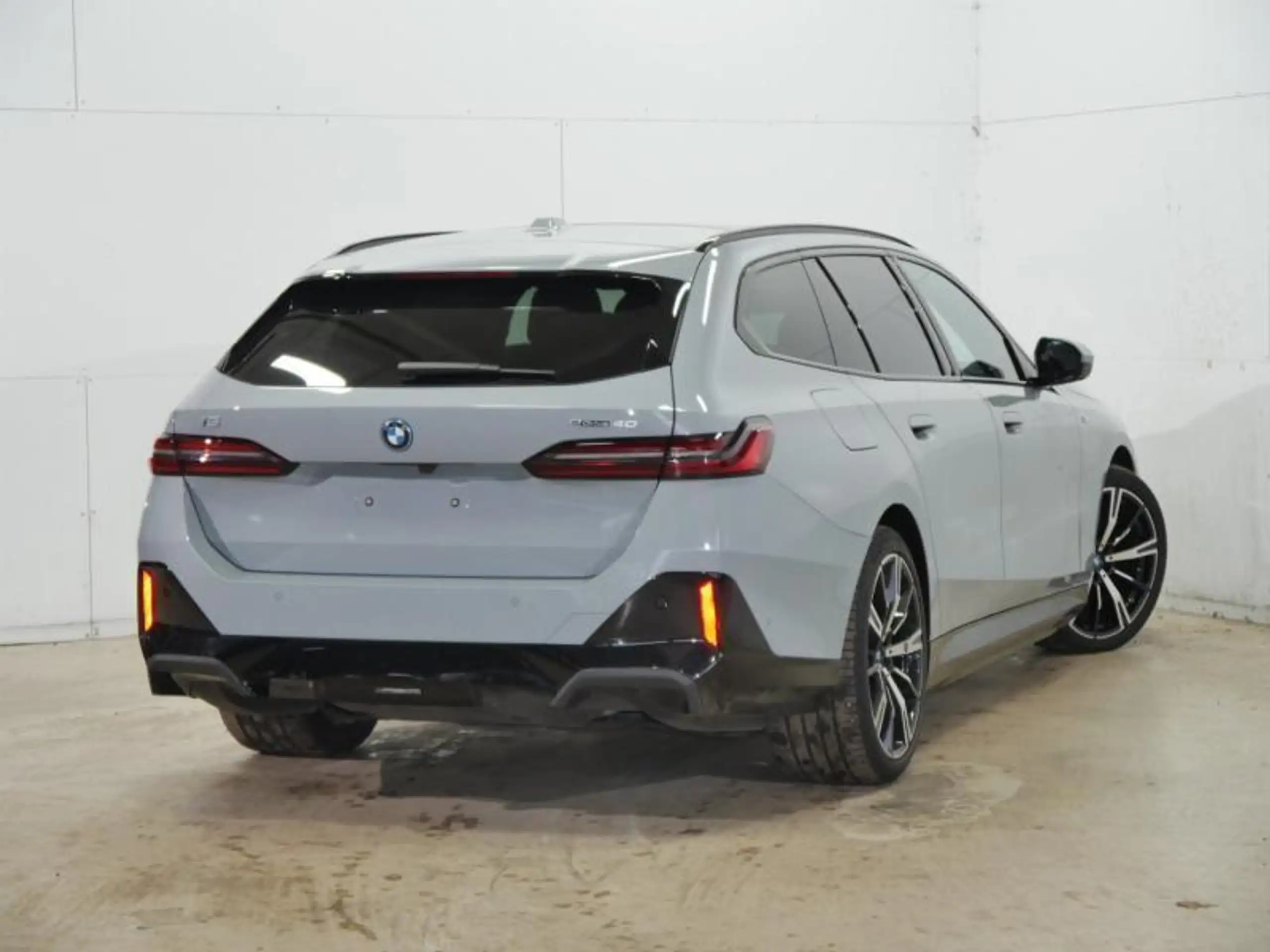 BMW - i5