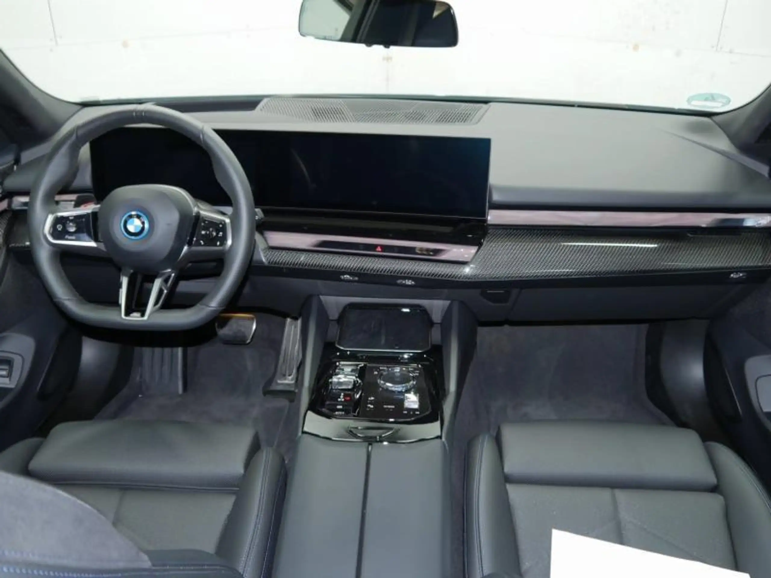 BMW - i5