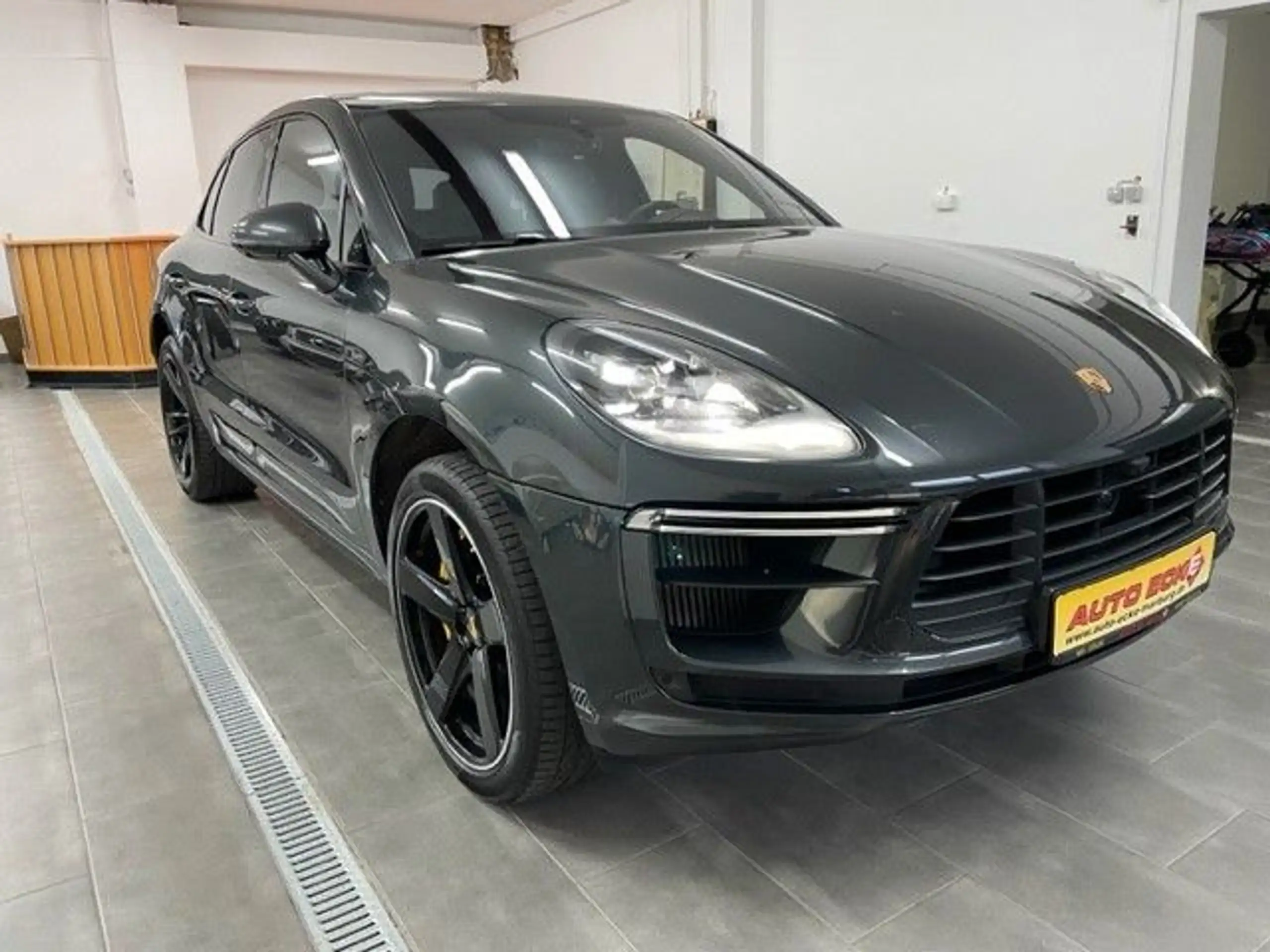 Porsche - Macan