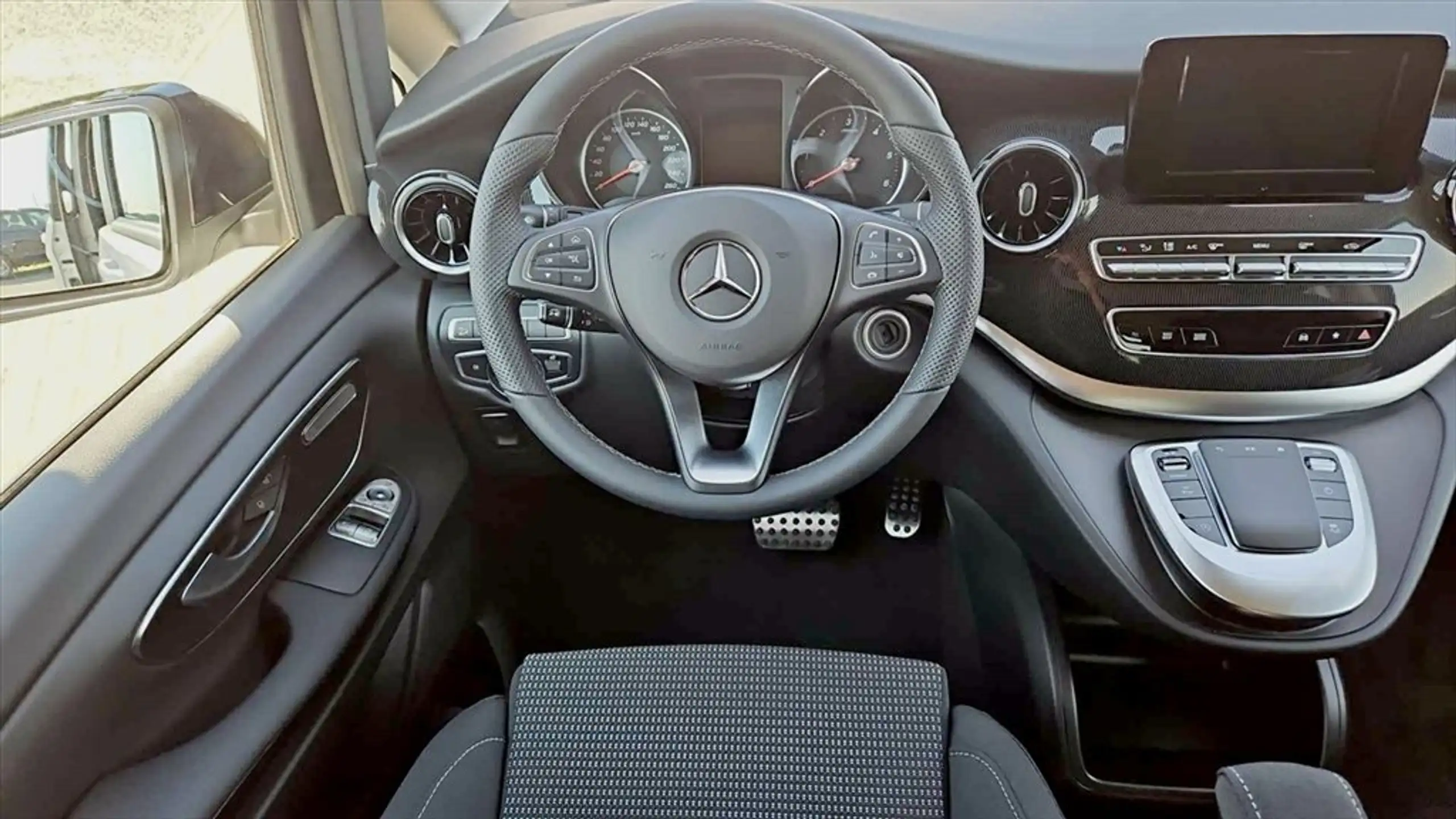 Mercedes-Benz - V 300