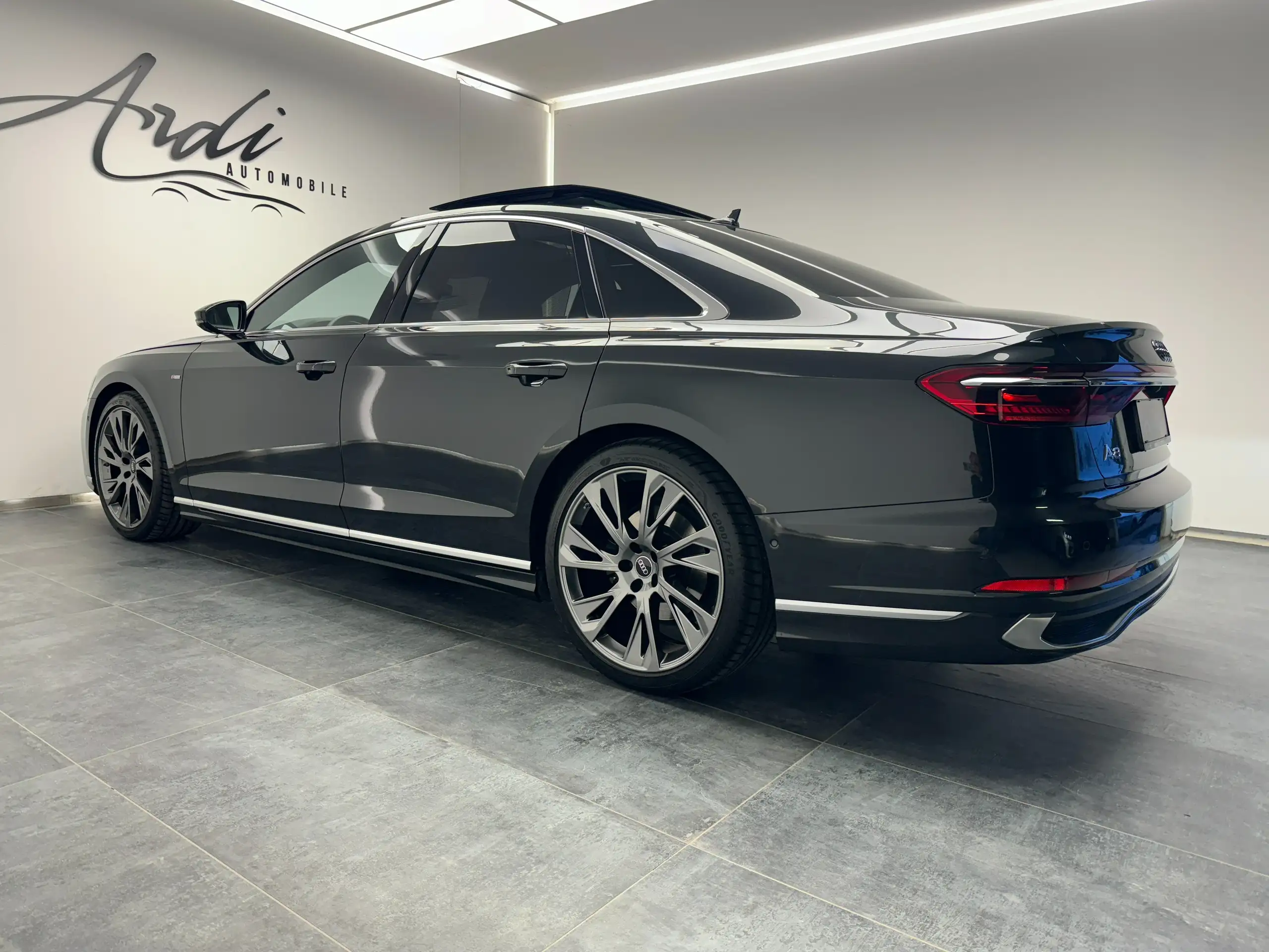 Audi - A8