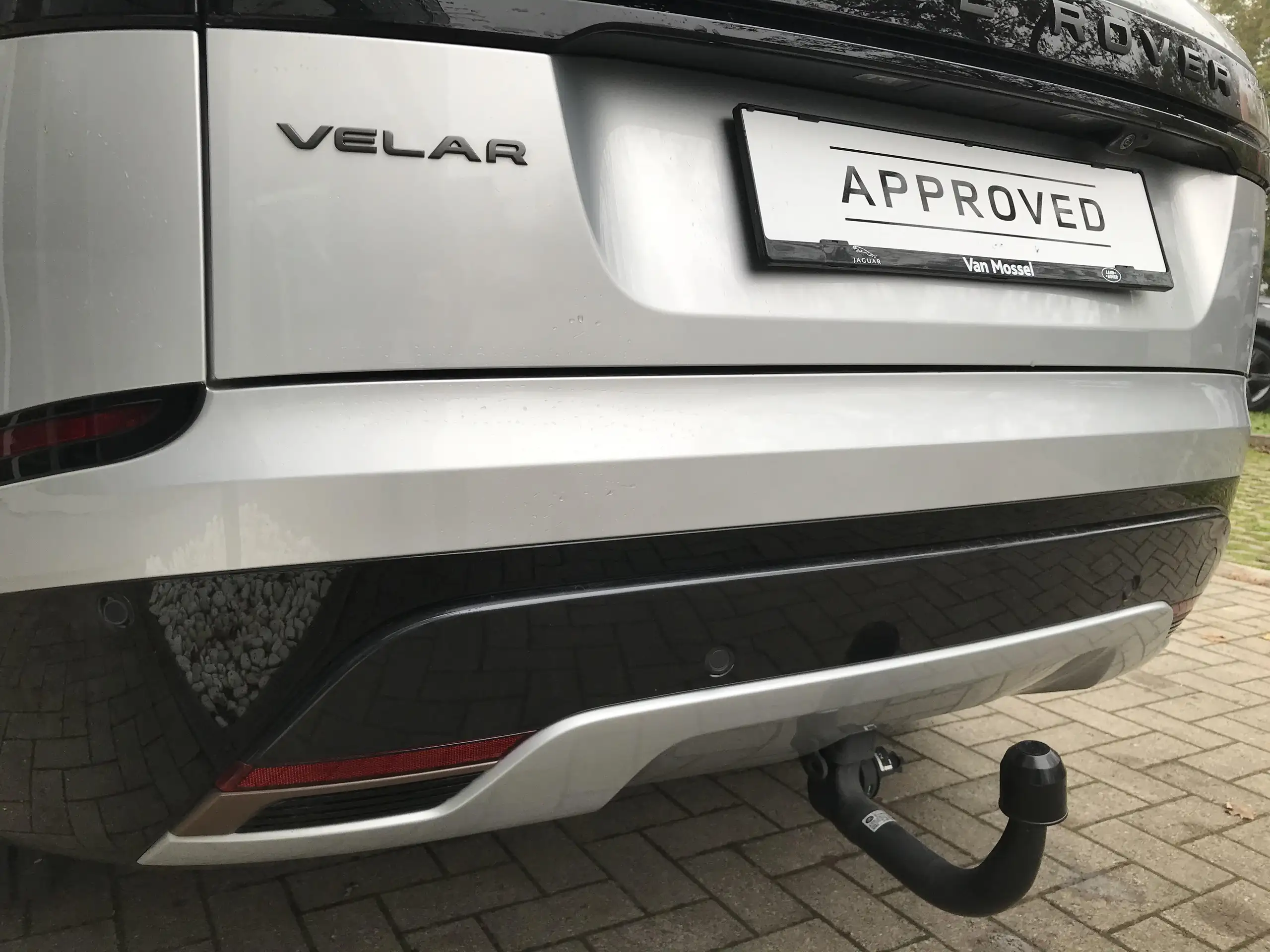 Land Rover - Range Rover Velar