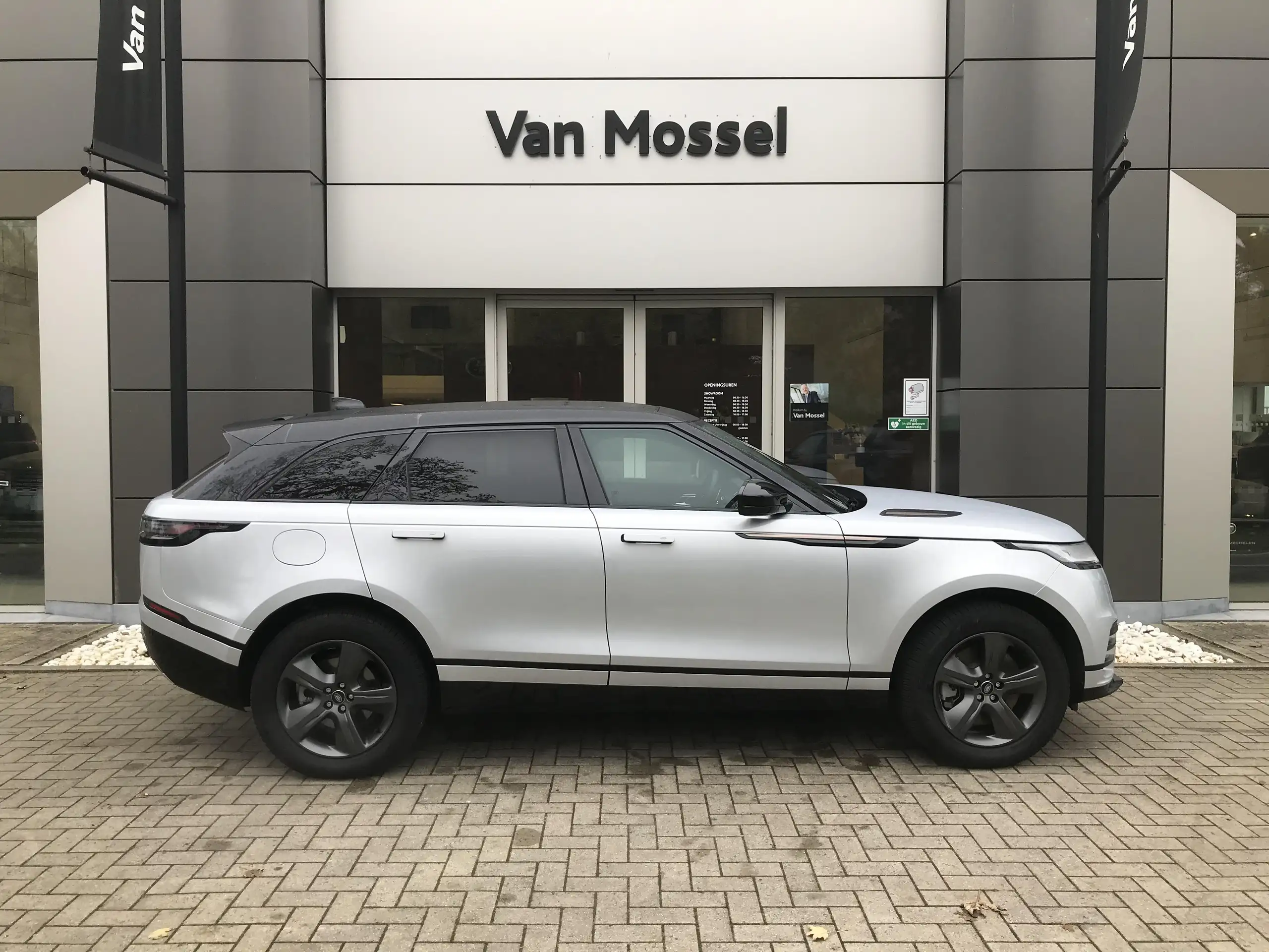 Land Rover - Range Rover Velar