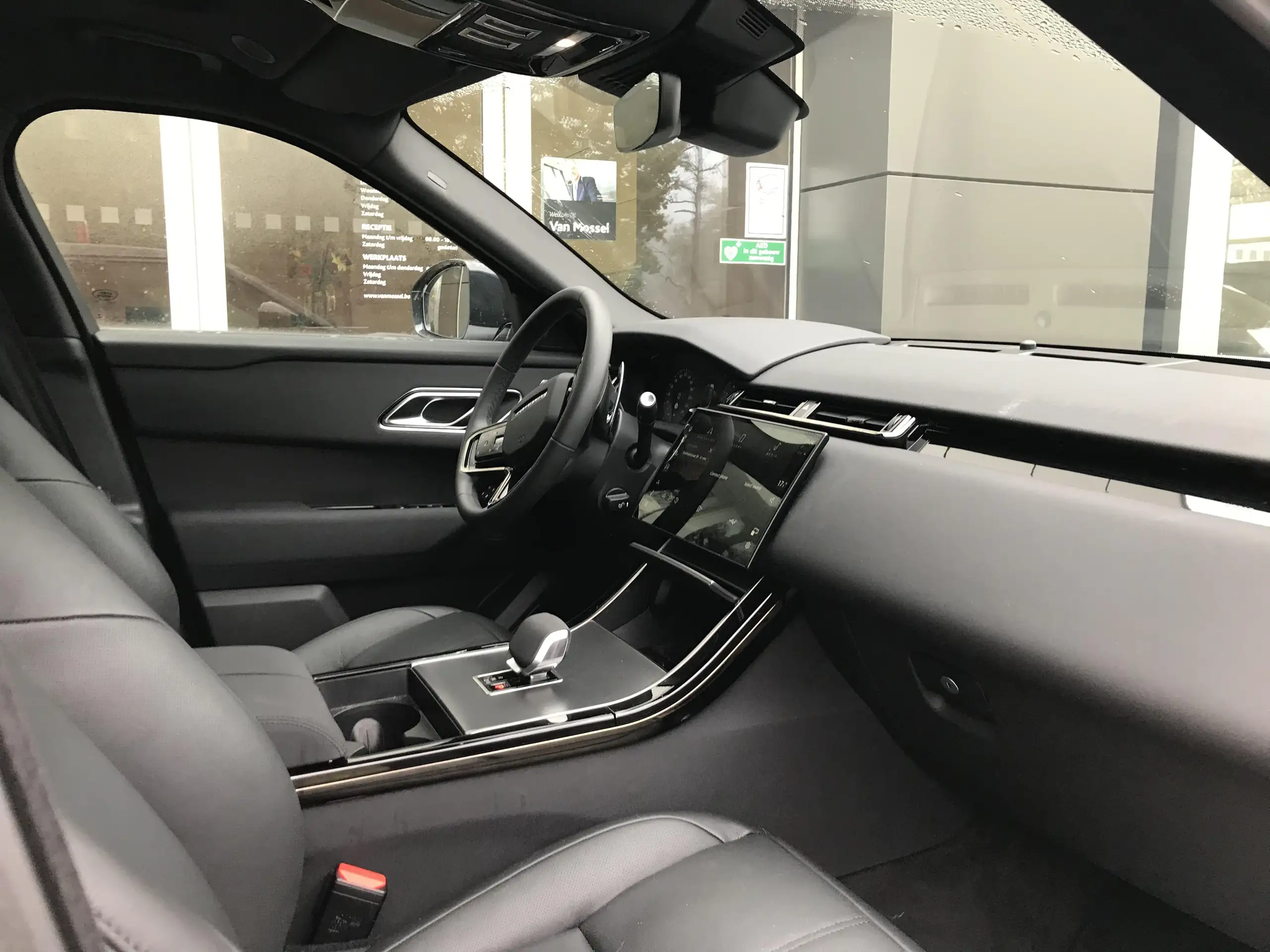 Land Rover - Range Rover Velar