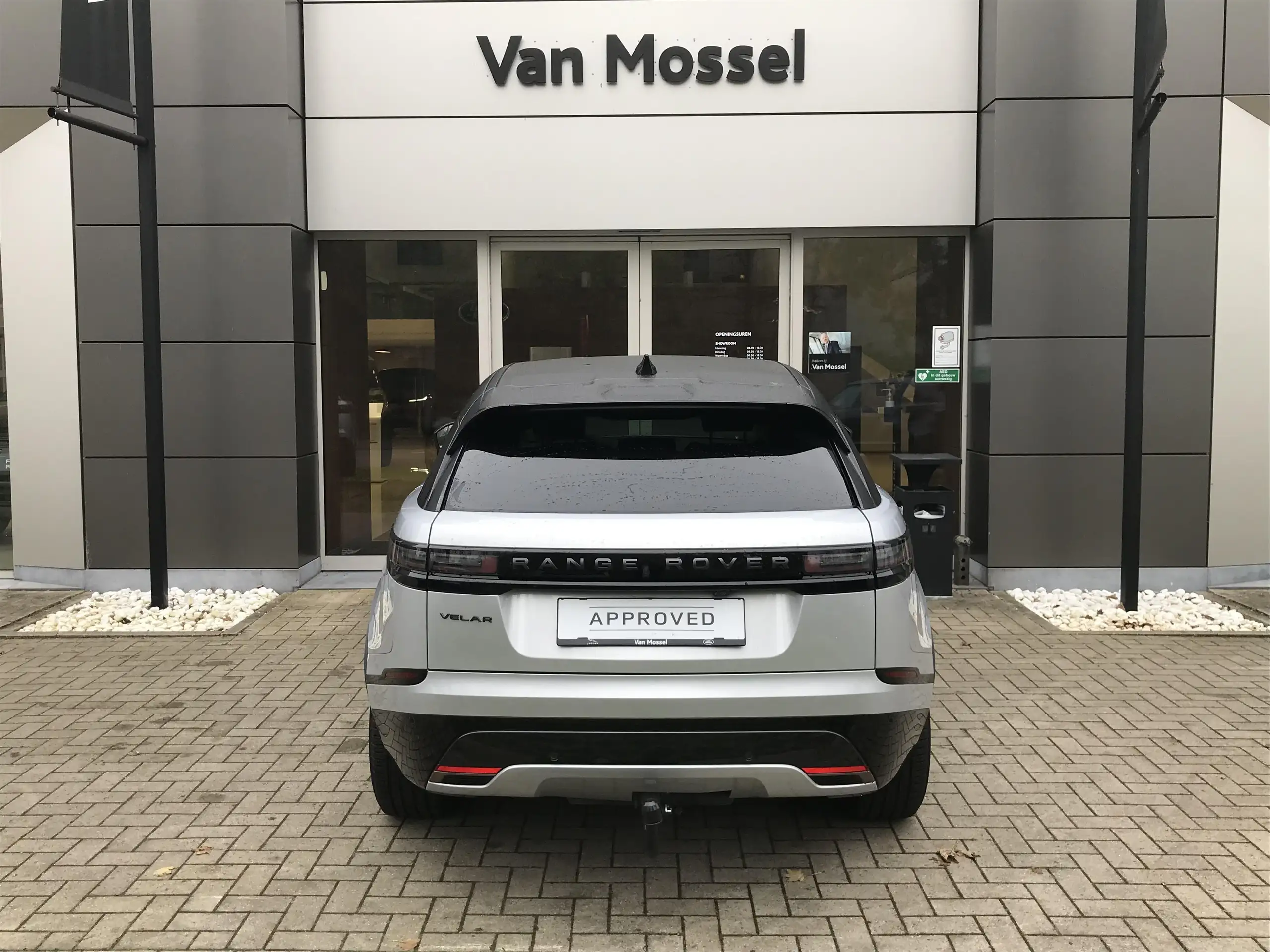 Land Rover - Range Rover Velar