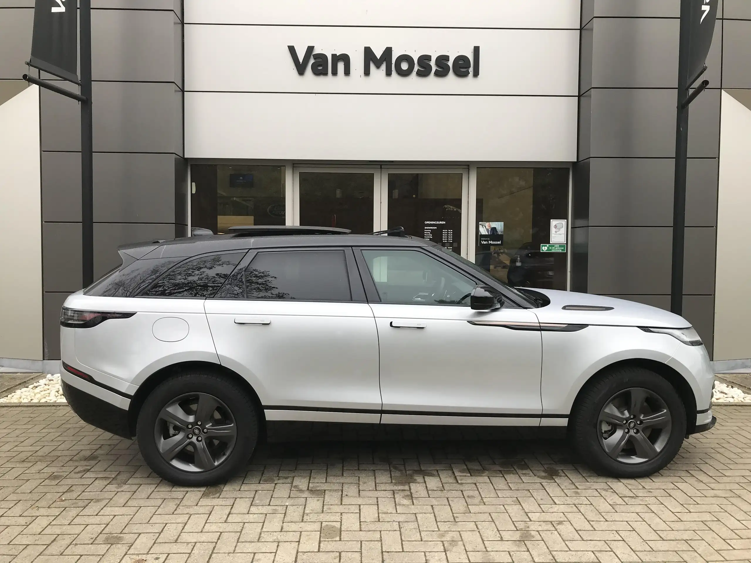 Land Rover - Range Rover Velar