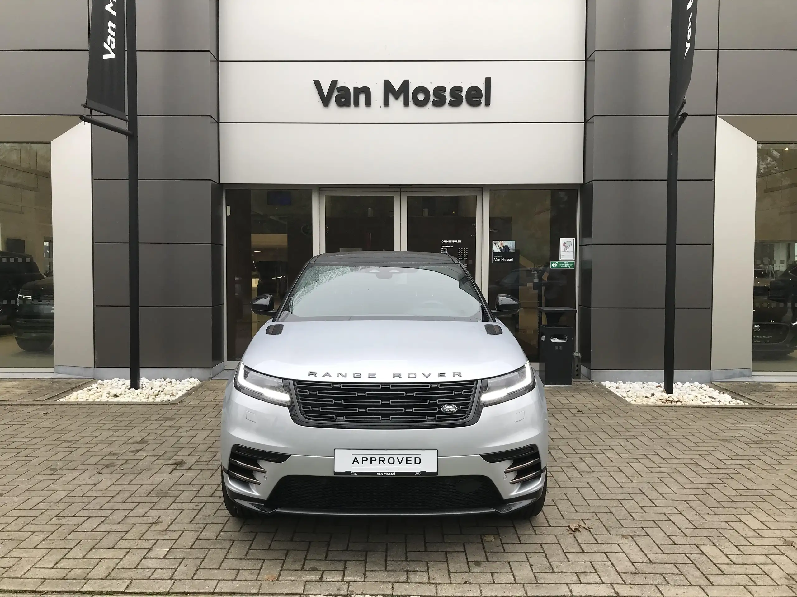 Land Rover - Range Rover Velar