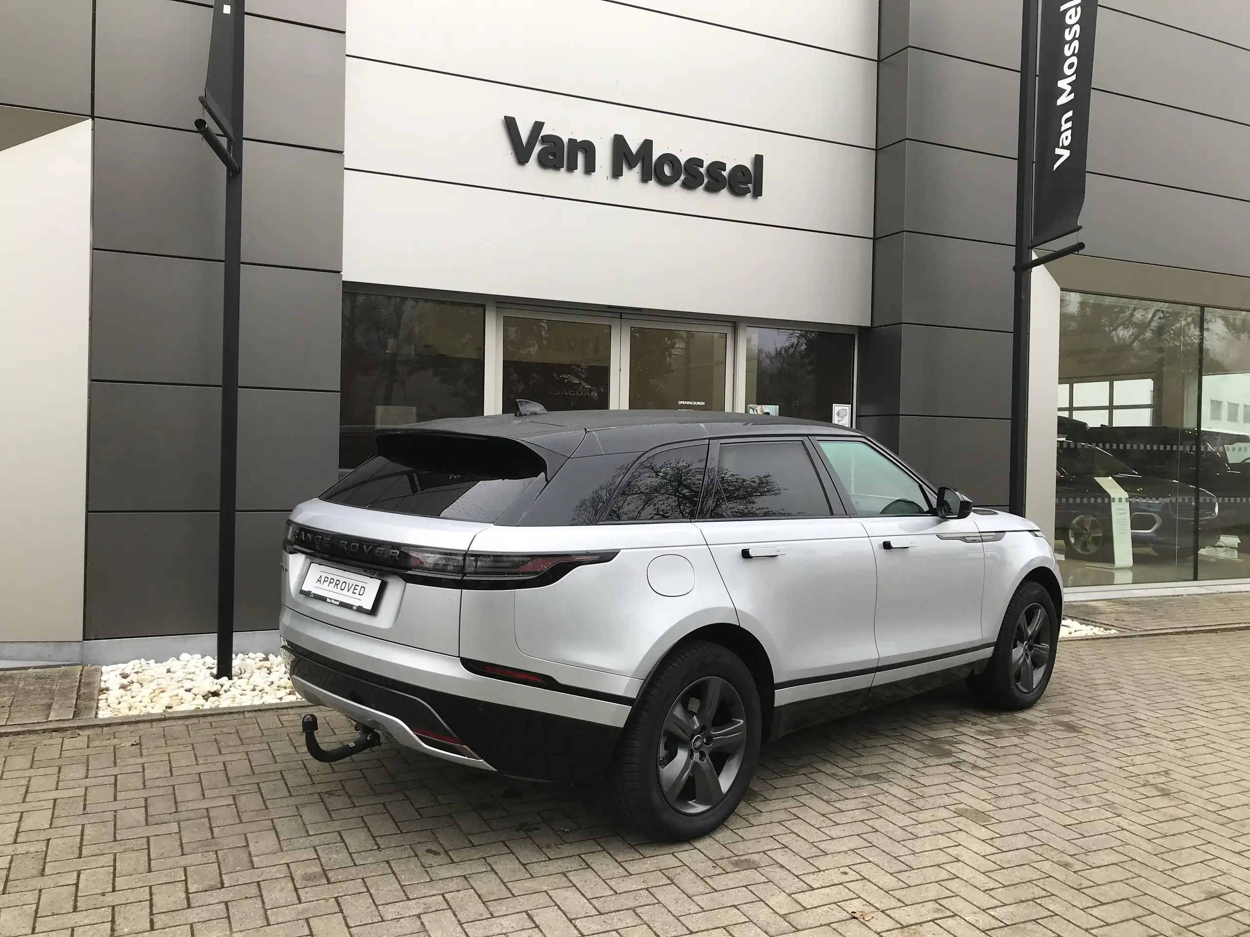 Land Rover - Range Rover Velar