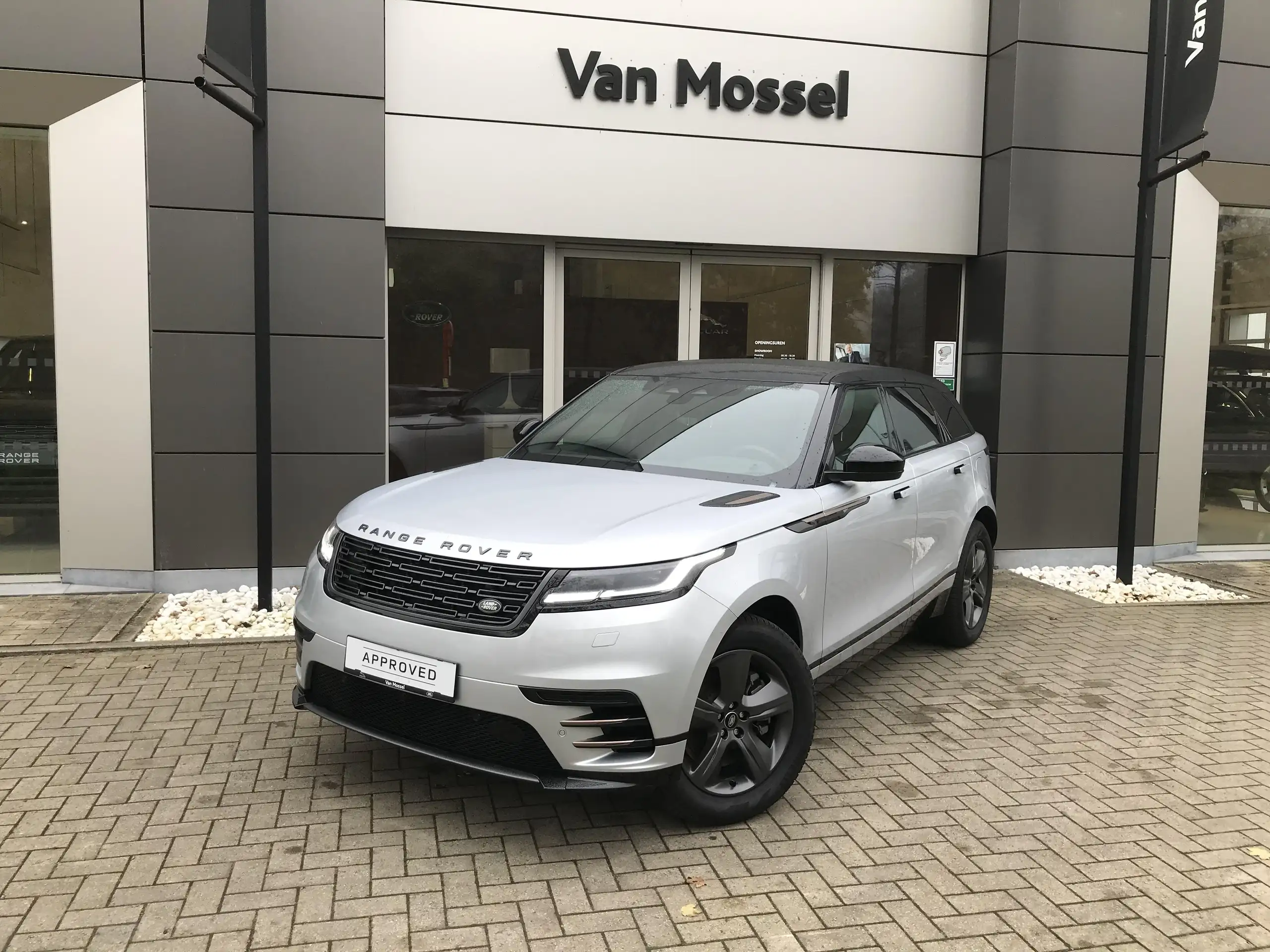 Land Rover - Range Rover Velar