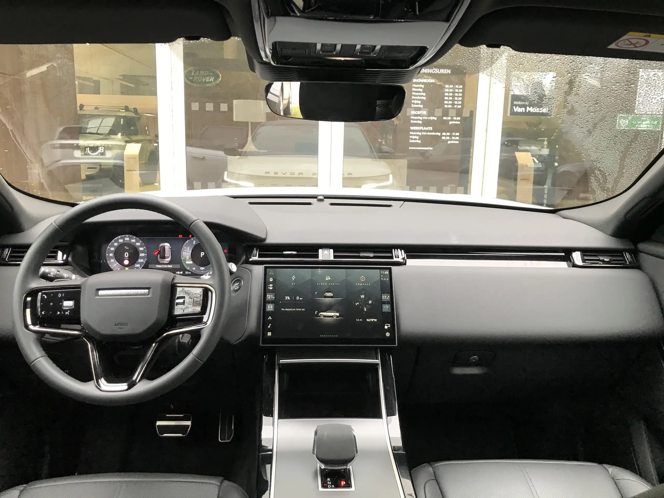 Land Rover - Range Rover Velar