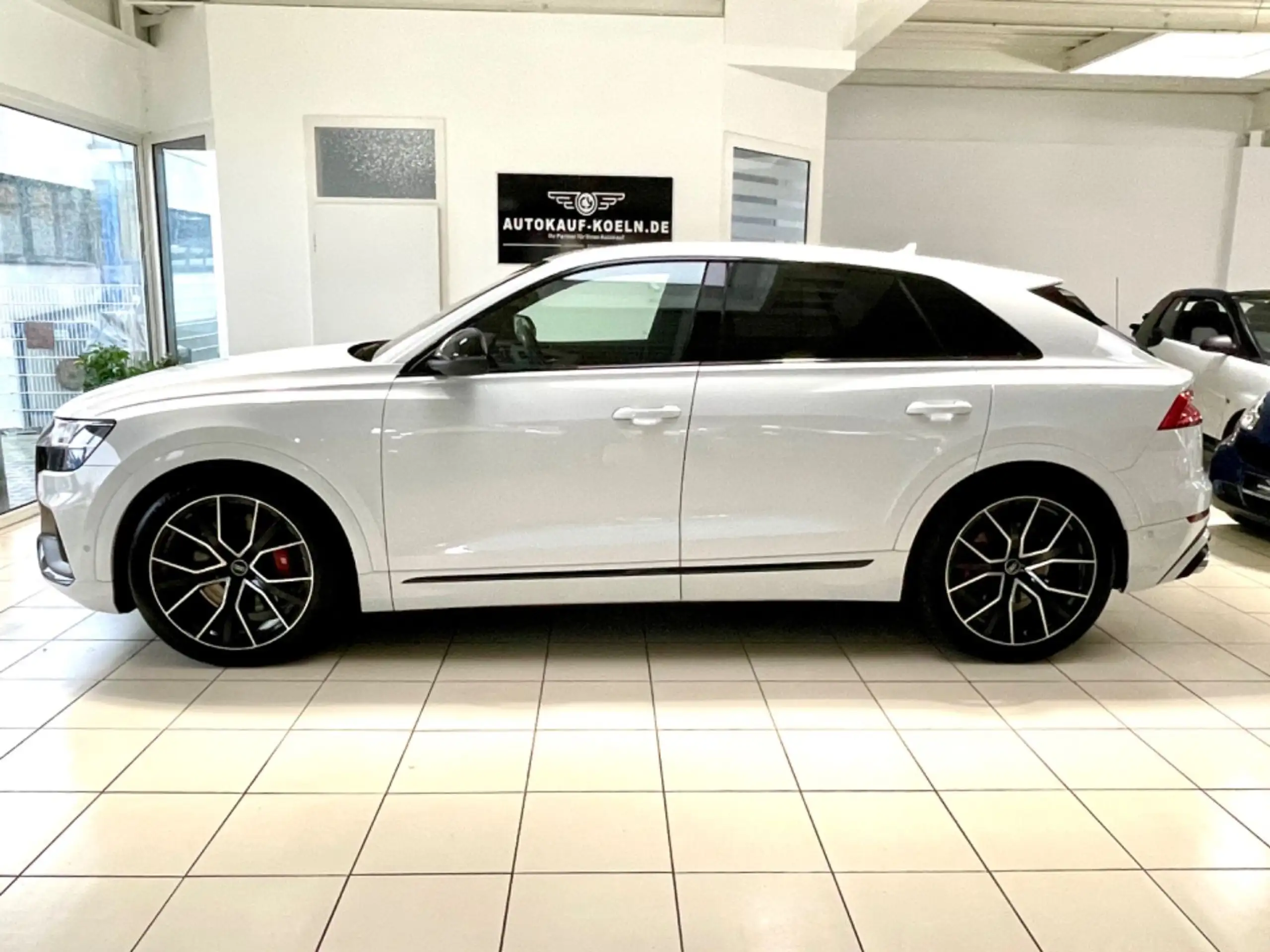 Audi - SQ8