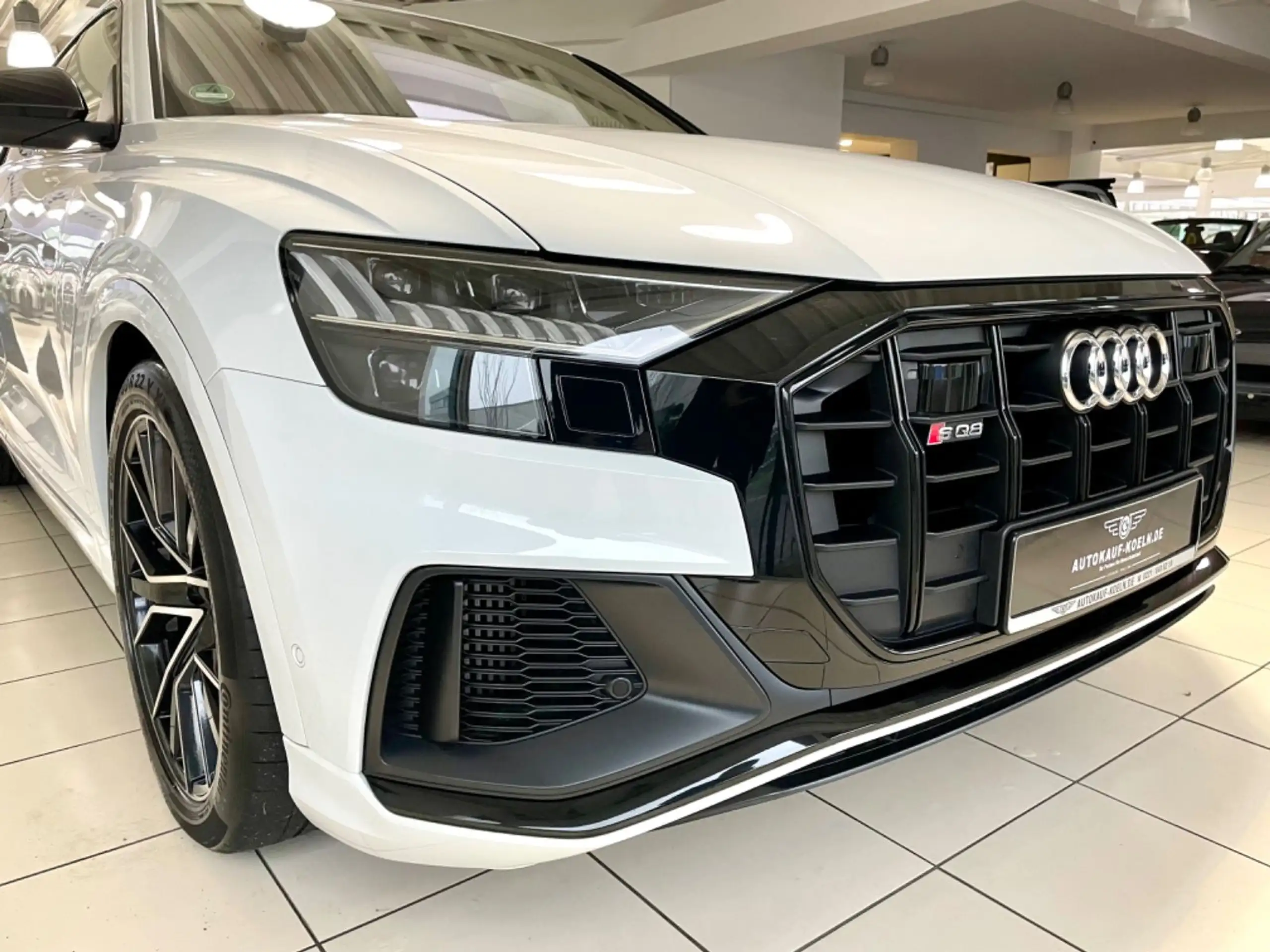 Audi - SQ8