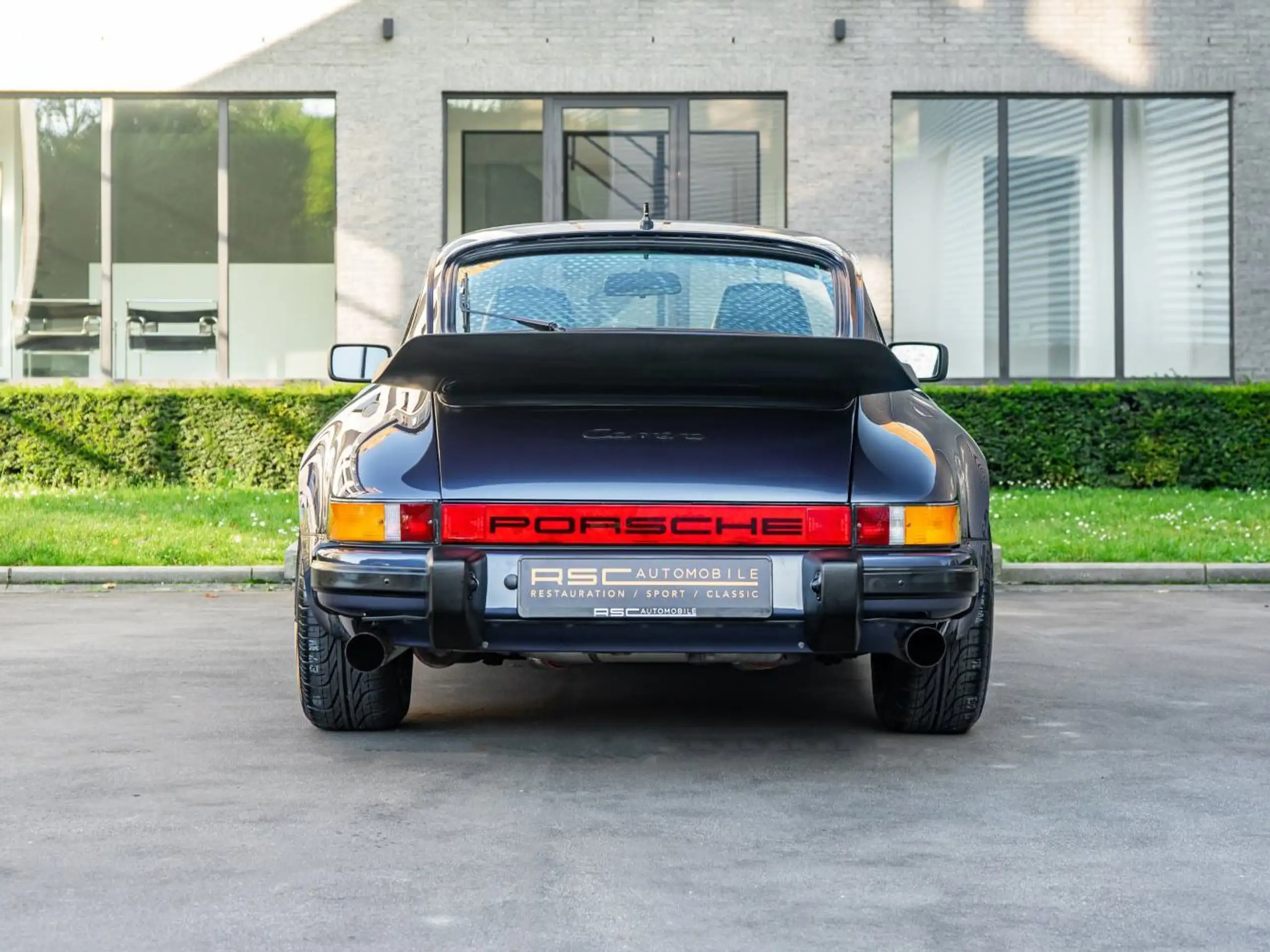 Porsche - 911