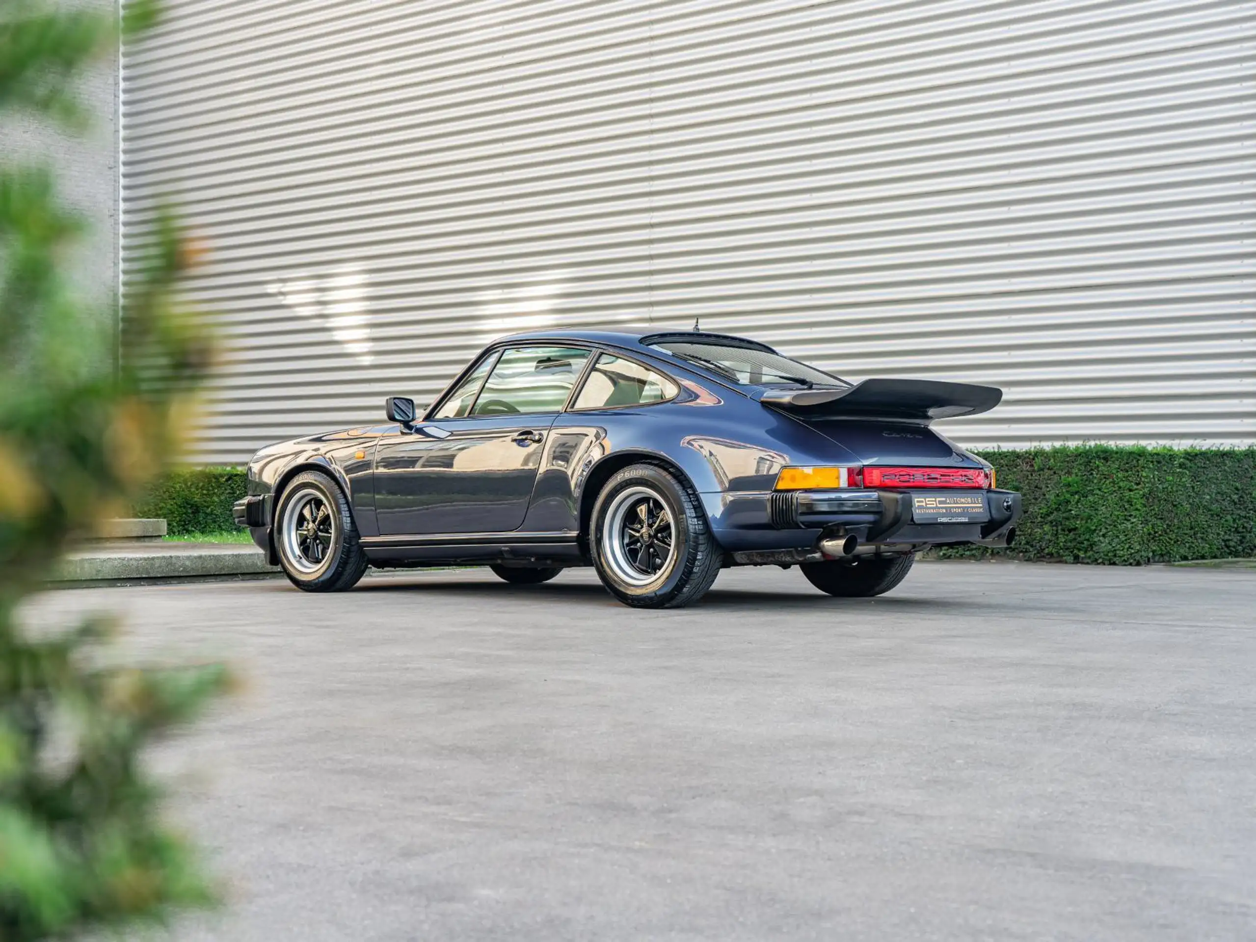 Porsche - 911